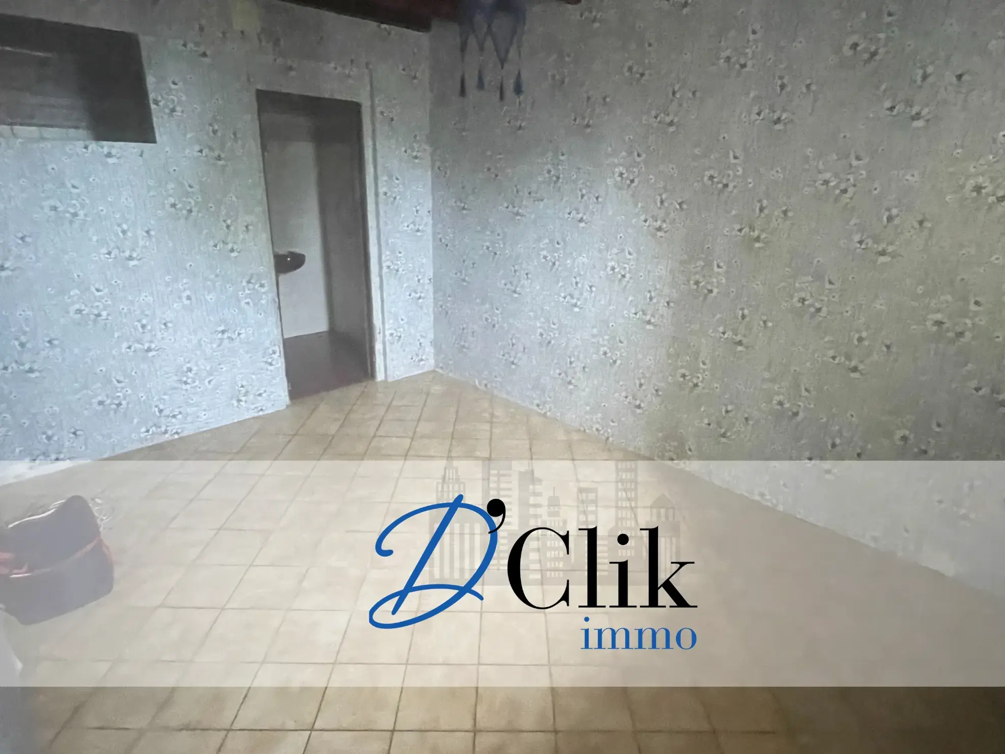 Maison en pierre à rénover de 117 m² à Genest Saint Isle avec terrasse et garage 