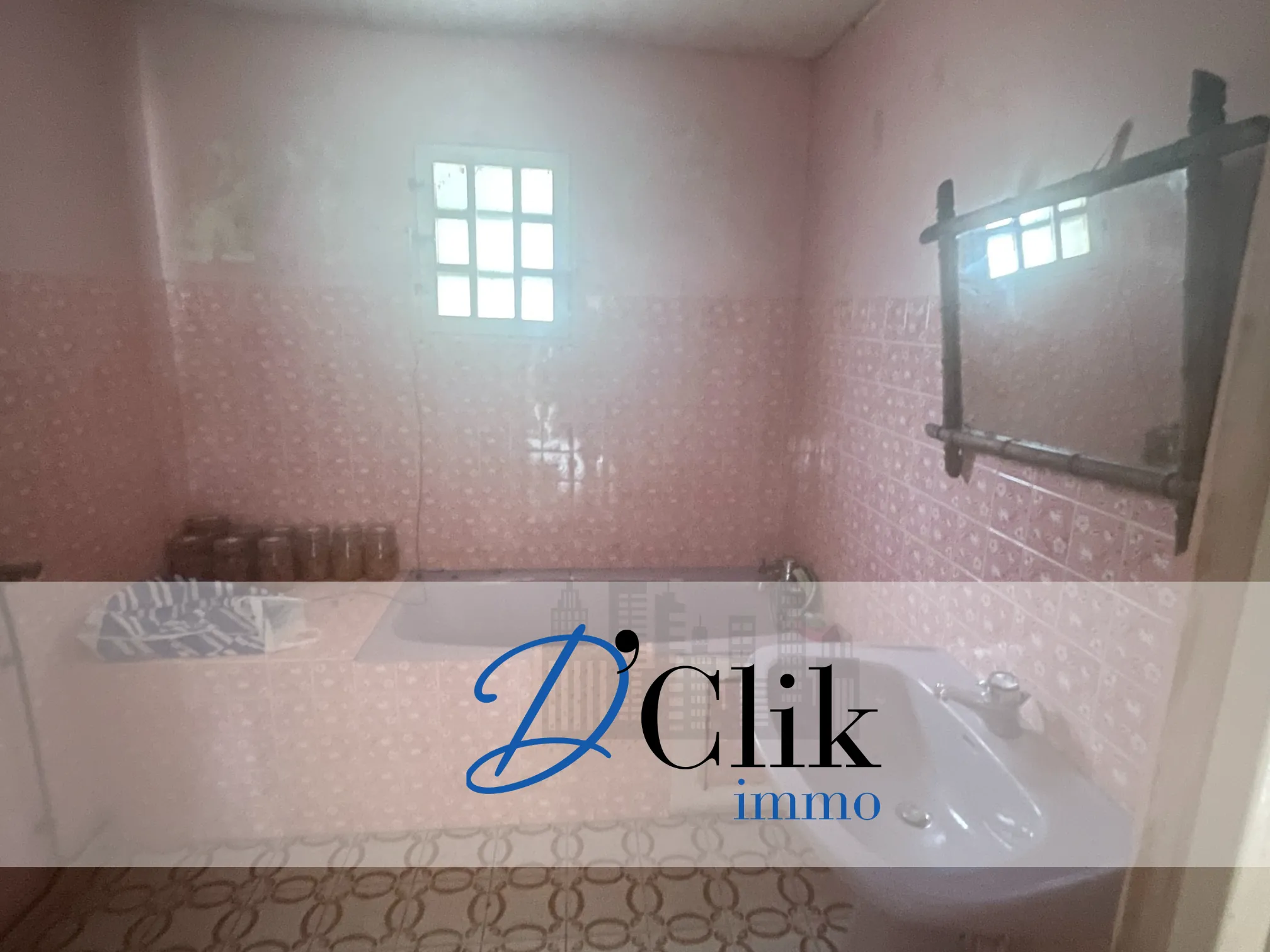 Maison en pierre à rénover de 117 m² à Genest Saint Isle avec terrasse et garage 