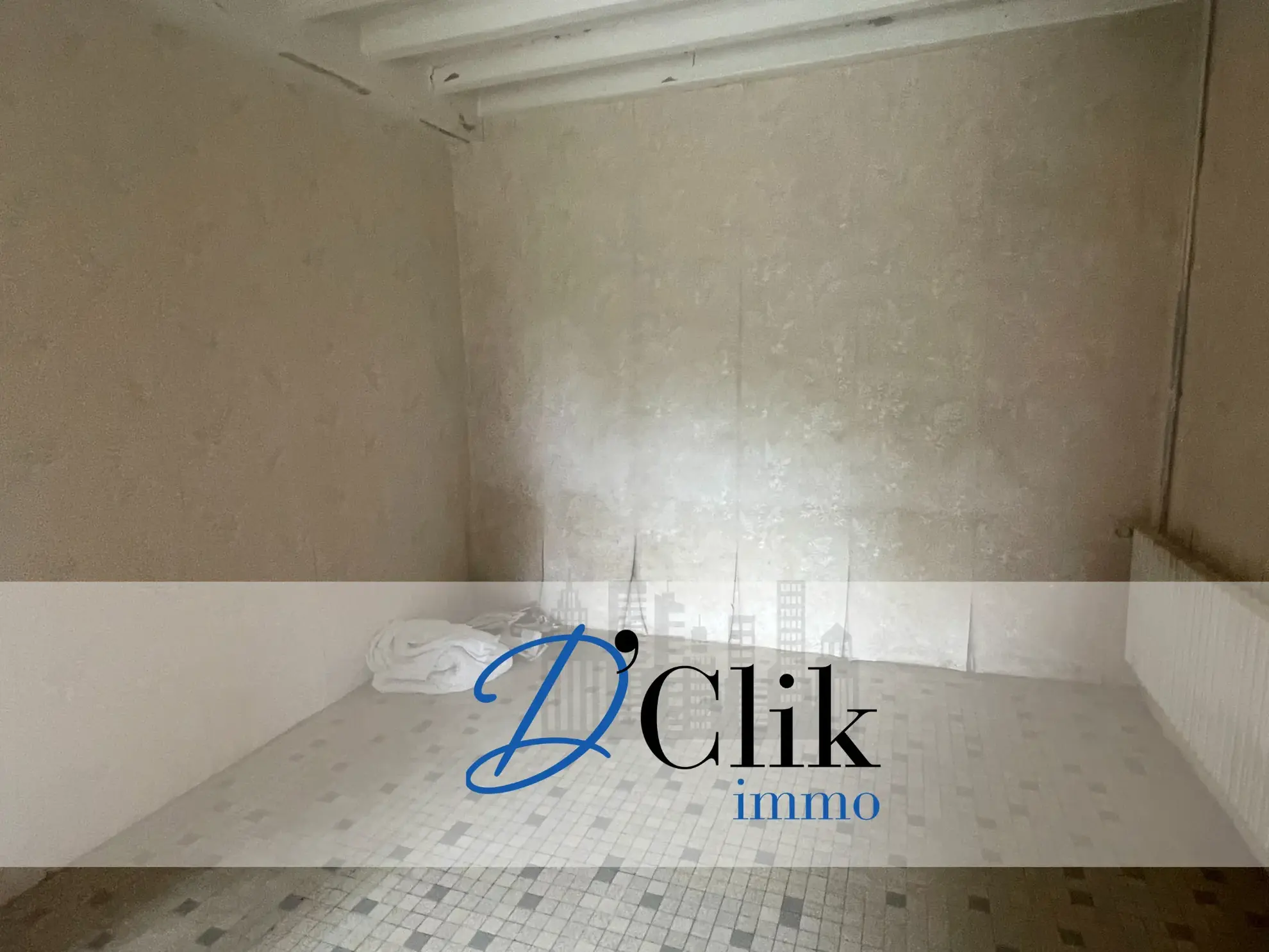 Maison en pierre à rénover de 117 m² à Genest Saint Isle avec terrasse et garage 