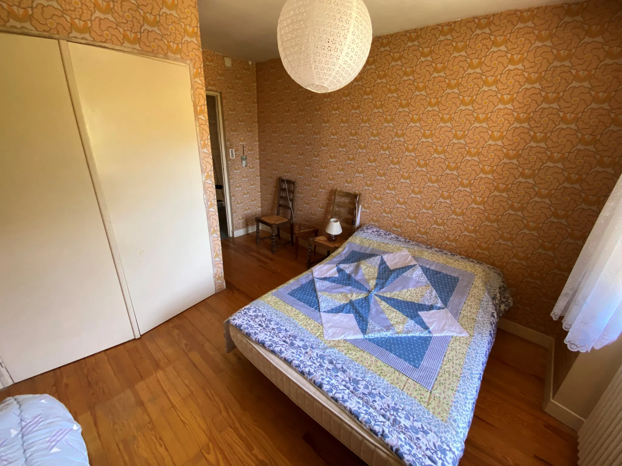 Maison mitoyenne à rénover en plein centre de Sainte-Marie-de-Cuines 