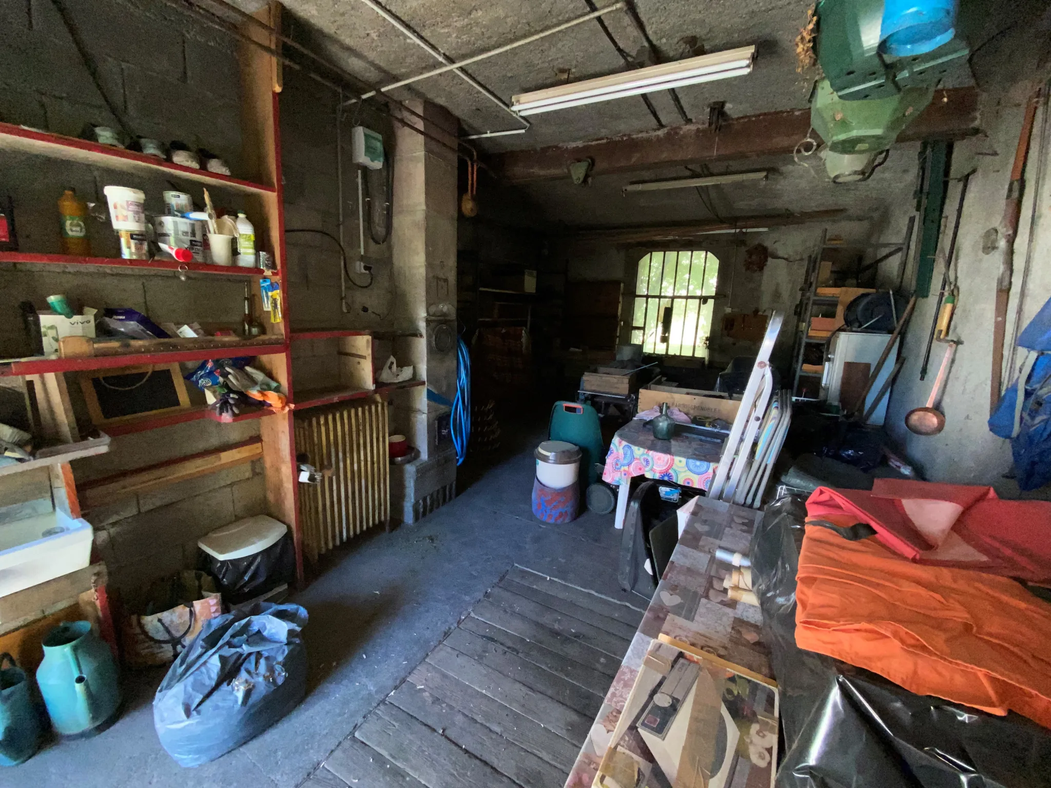Maison mitoyenne à rénover en plein centre de Sainte-Marie-de-Cuines 