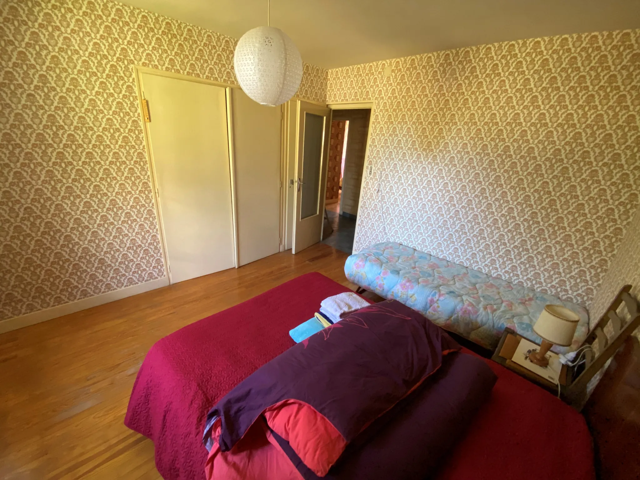 Maison mitoyenne à rénover en plein centre de Sainte-Marie-de-Cuines 