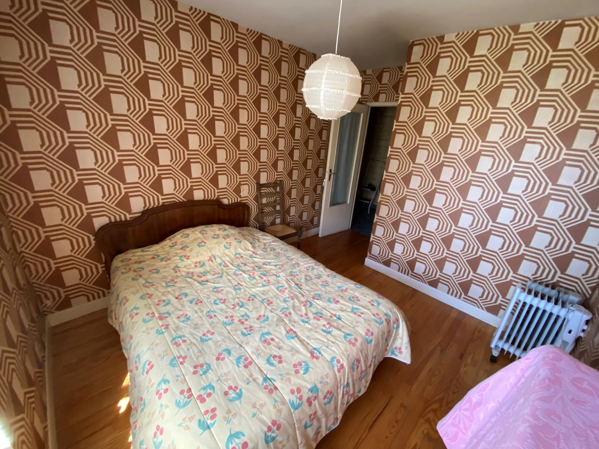 Maison mitoyenne à rénover en plein centre de Sainte-Marie-de-Cuines 