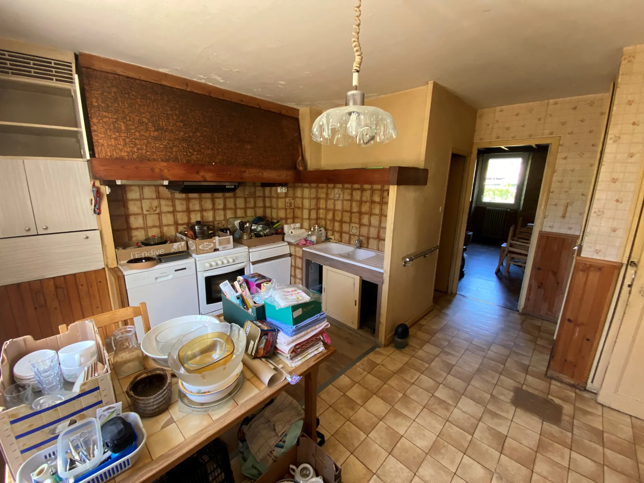 Maison mitoyenne à rénover en plein centre de Sainte-Marie-de-Cuines 