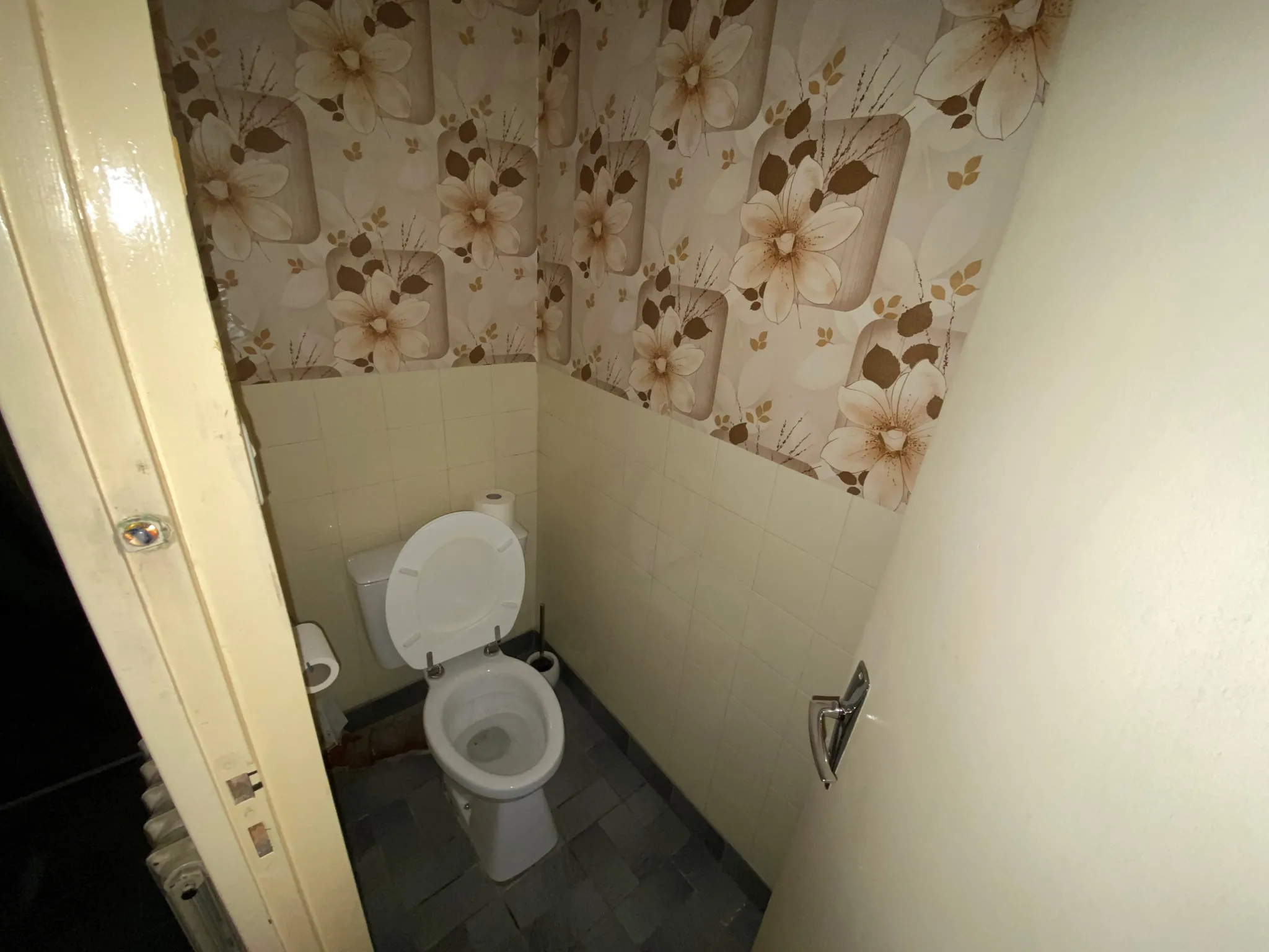 Maison mitoyenne à rénover en plein centre de Sainte-Marie-de-Cuines 