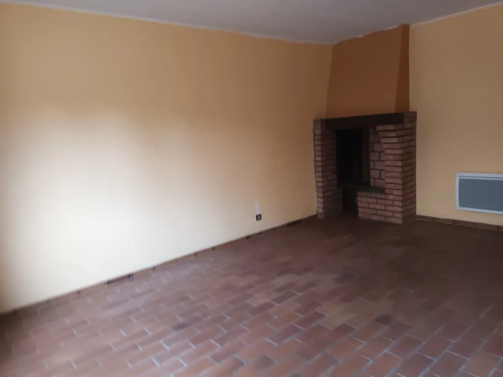 Maison spacieuse à Castelnaudary avec garage, jardin et potentiel d'aménagement divisible 