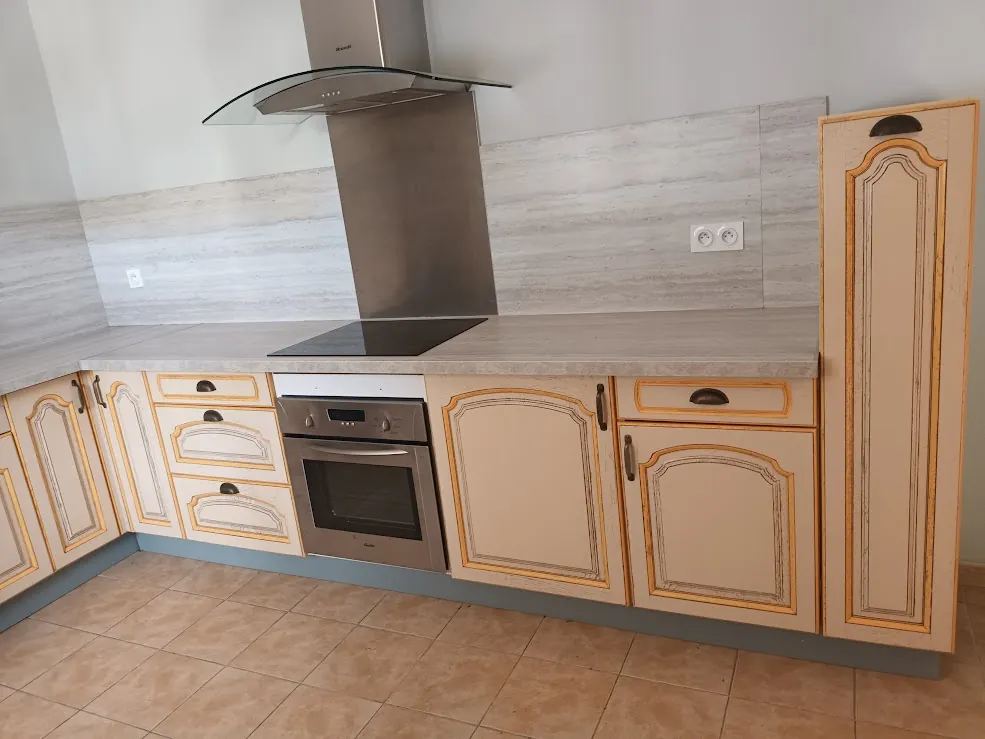 Maison spacieuse à Castelnaudary avec garage, jardin et potentiel d'aménagement divisible 