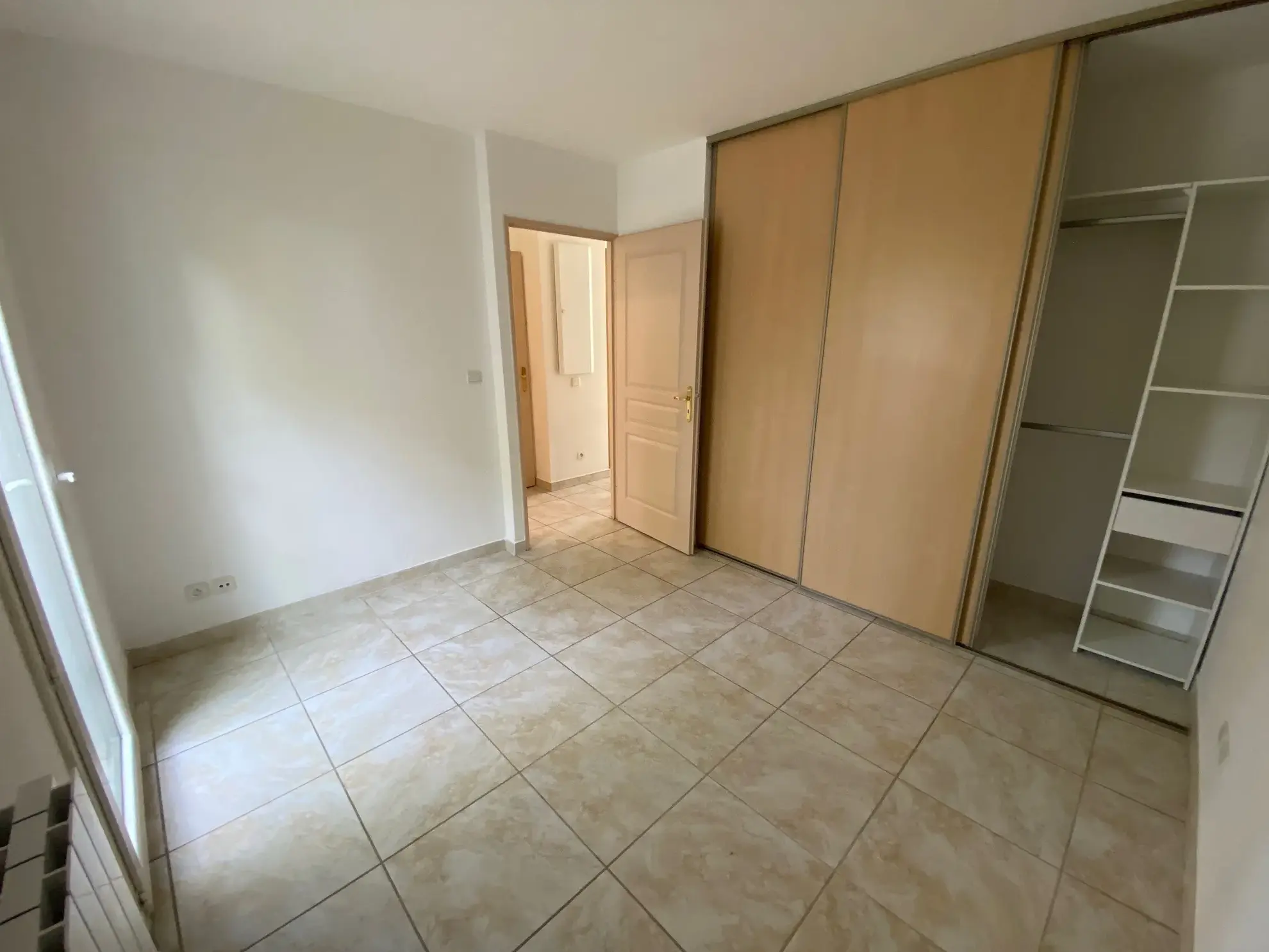 Appartement T2 avec jardin et parking à Nîmes - Résidence sécurisée 