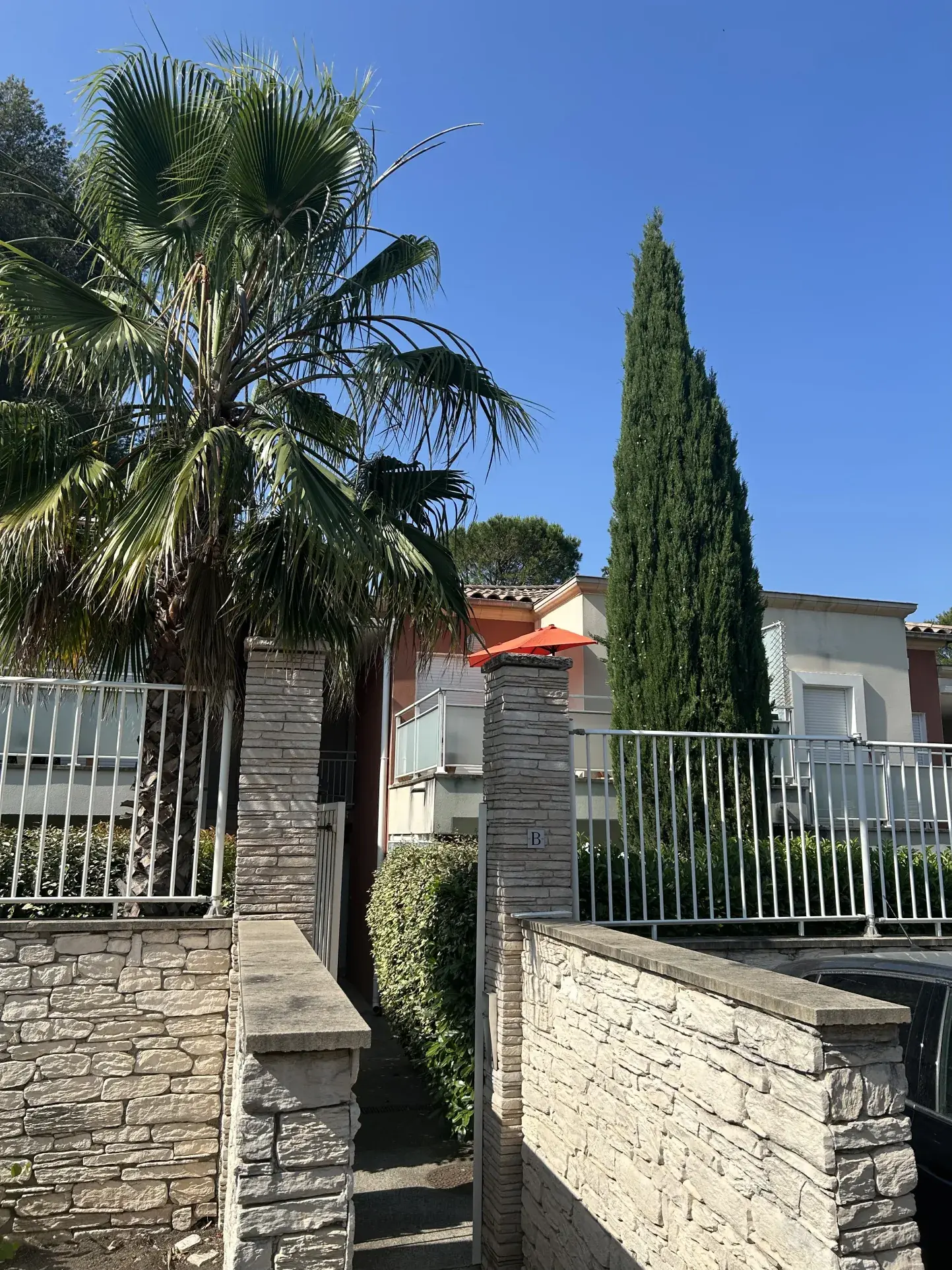 Appartement T2 avec jardin et parking à Nîmes - Résidence sécurisée