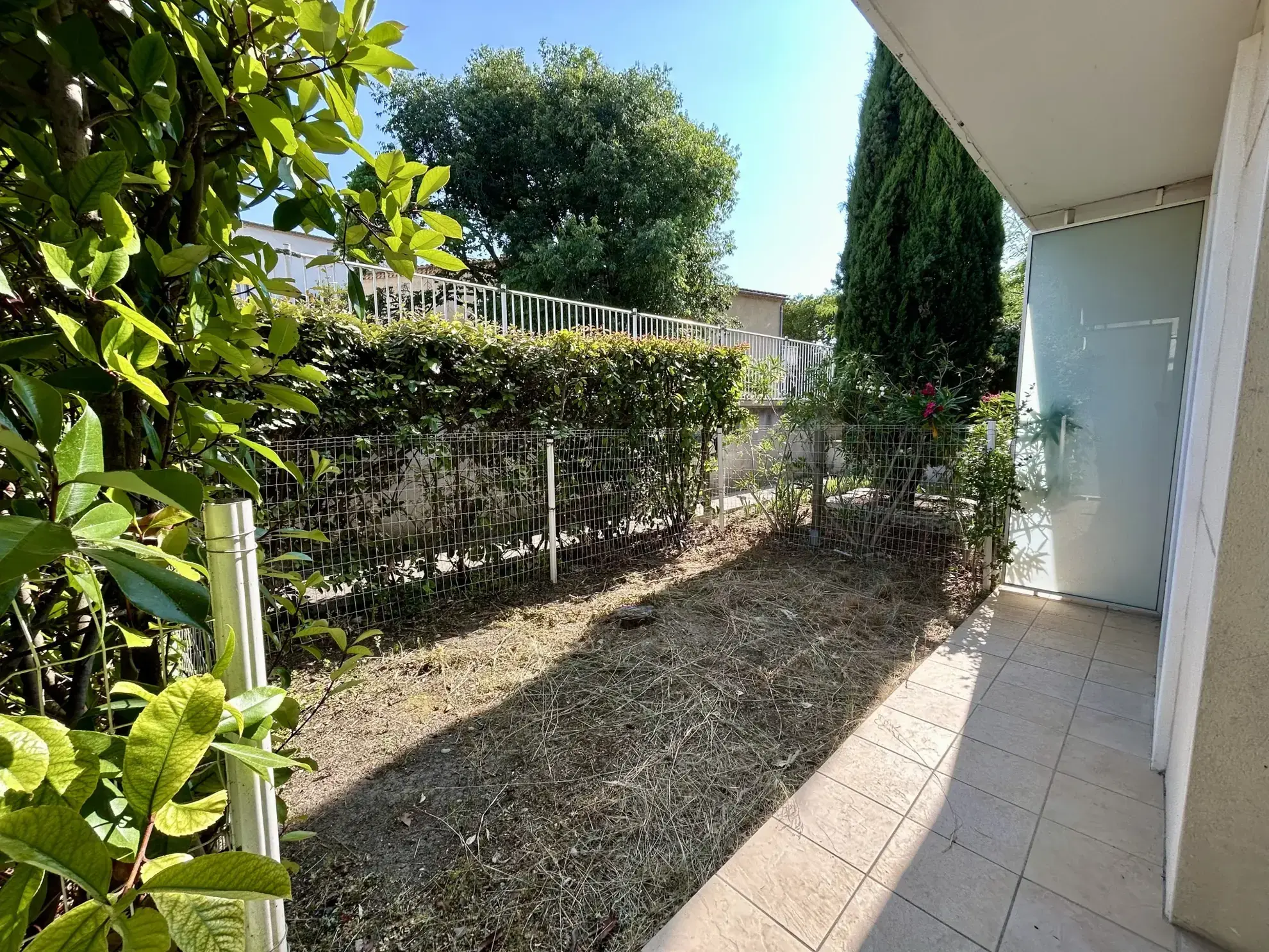 Appartement T2 avec jardin et parking à Nîmes - Résidence sécurisée 