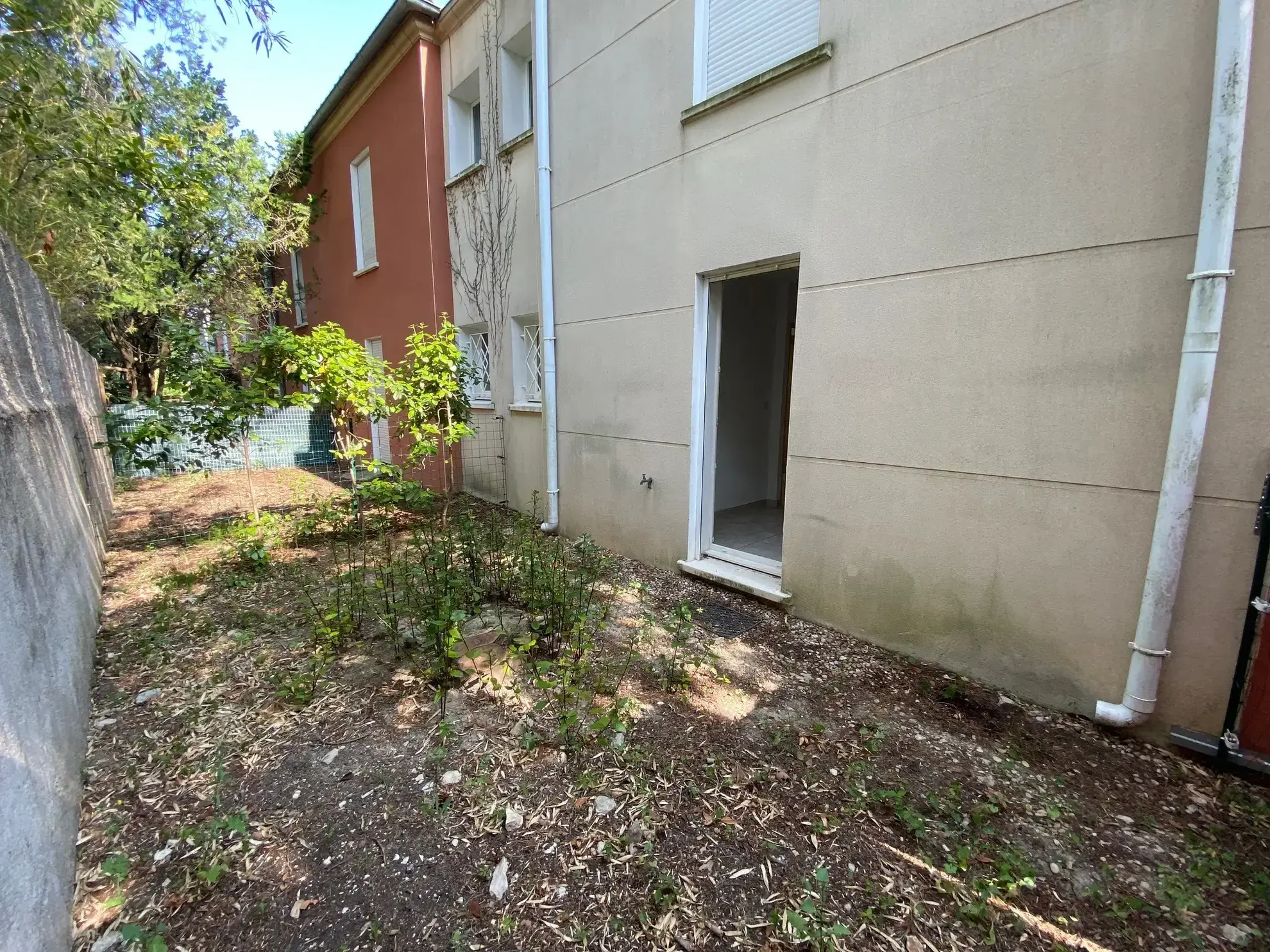 Appartement T2 avec jardin et parking à Nîmes - Résidence sécurisée 