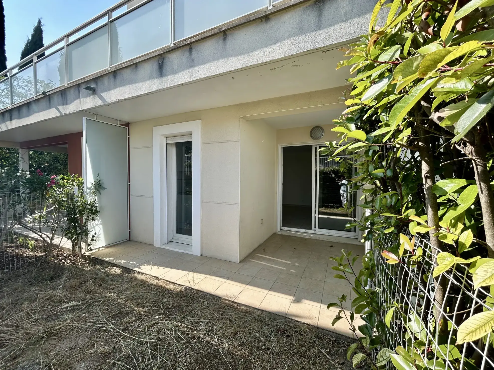 Appartement T2 avec jardin et parking à Nîmes - Résidence sécurisée 