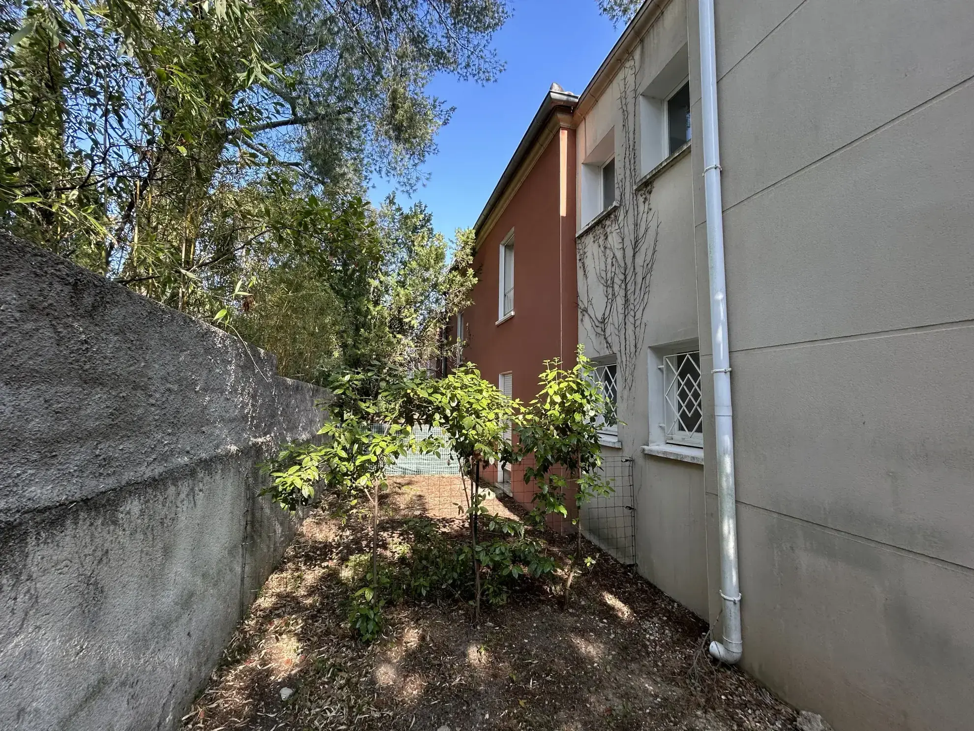 Appartement T2 avec jardin et parking à Nîmes - Résidence sécurisée 