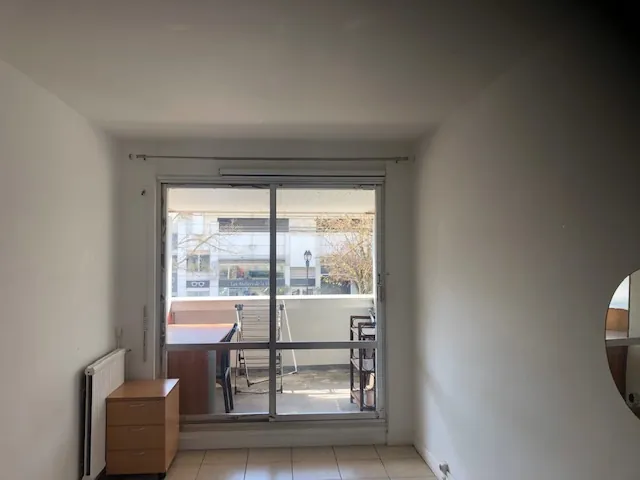 Studette dans résidence sécurisée à Saint-Cloud près des commerces et de la gare 