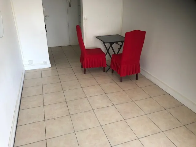 Studette à vendre à Saint-Cloud proche de la gare et commerces 