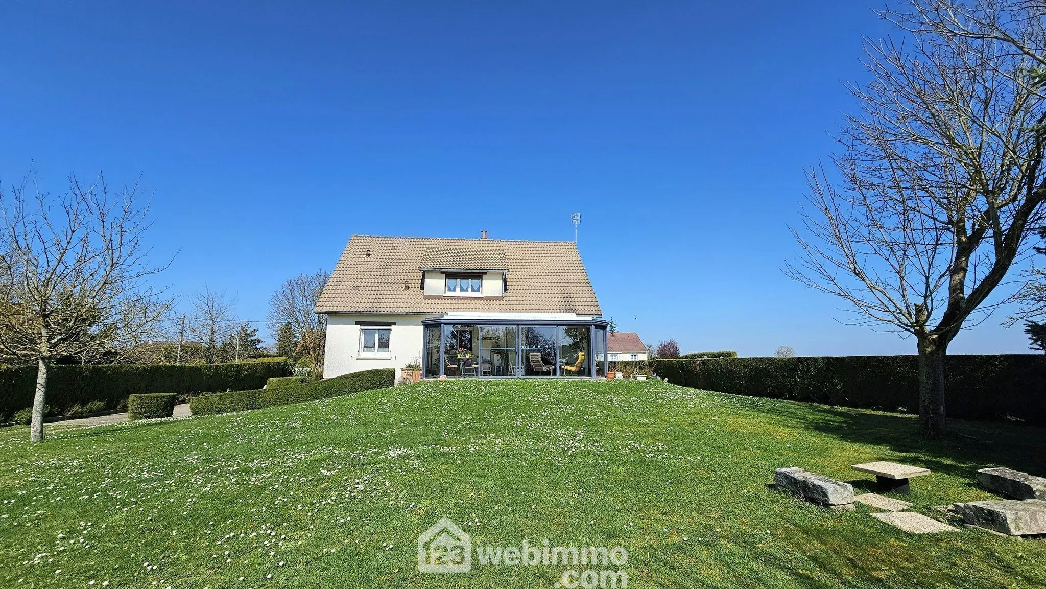 Maison spacieuse de 169 m² avec jardin à Orville - idéal famille et nature 