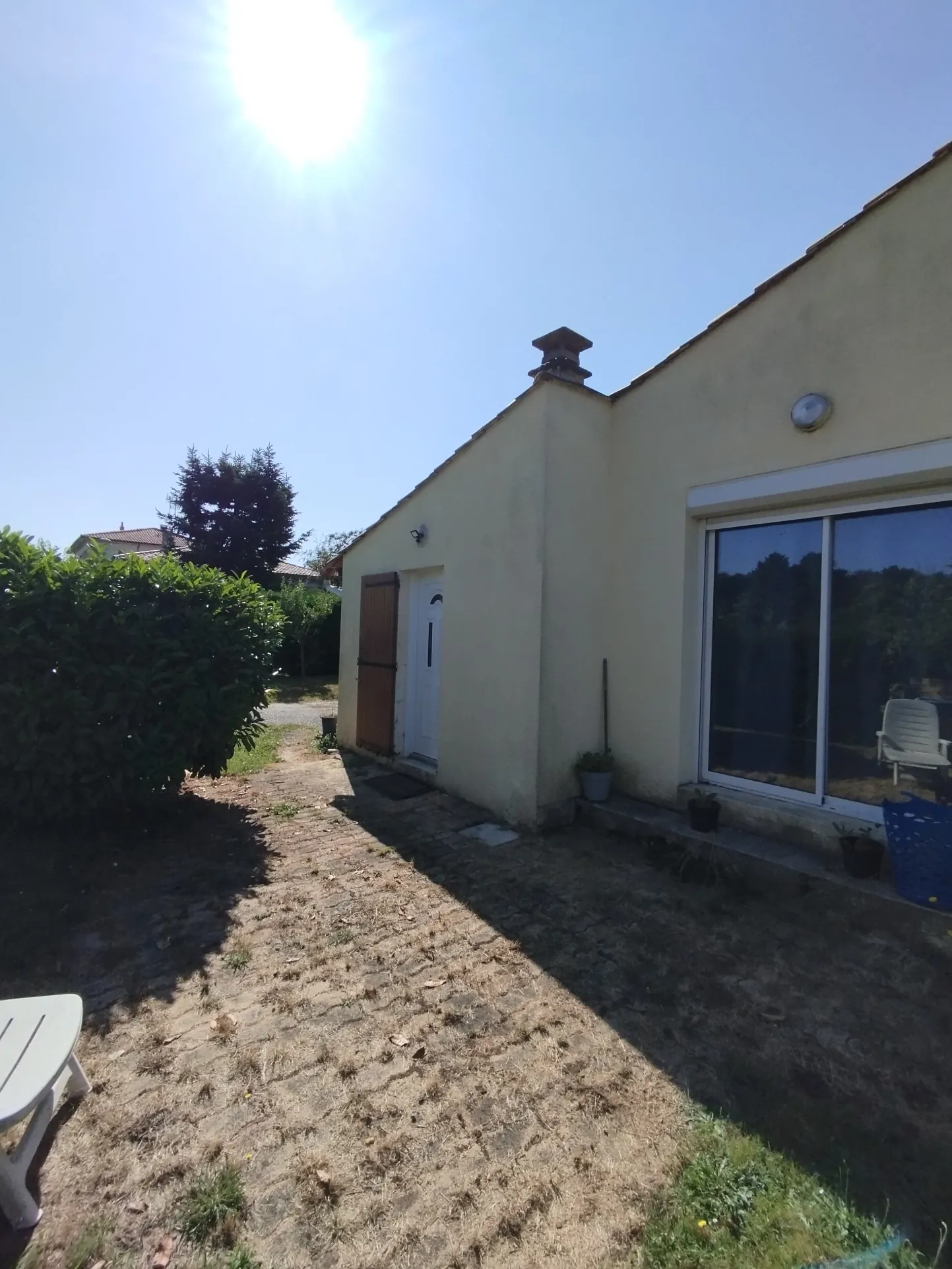 Maison à vendre à Bergerac avec 3 chambres, jardin et rénovation récente 