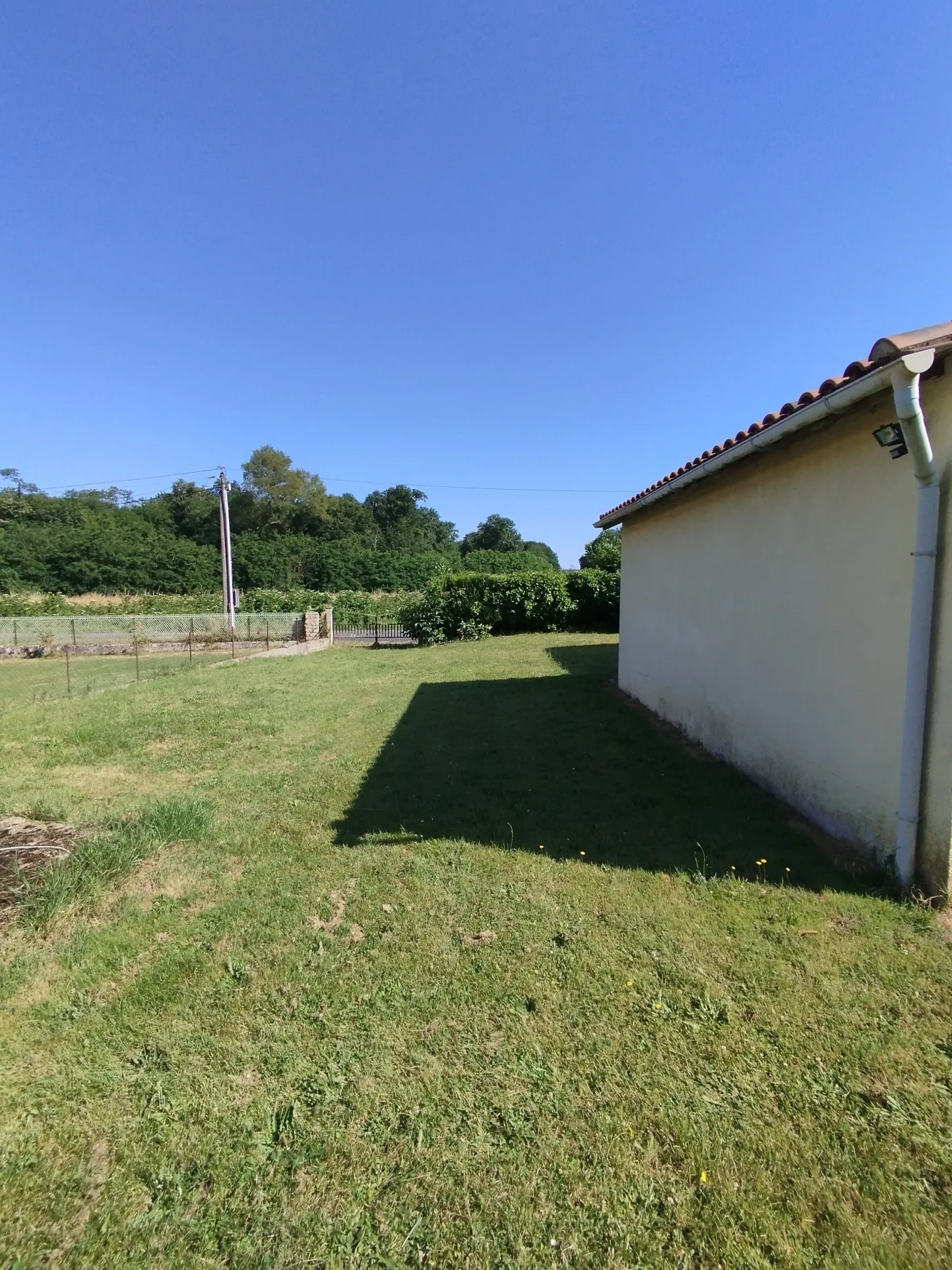 Maison à vendre à Bergerac avec 3 chambres, jardin et rénovation récente 
