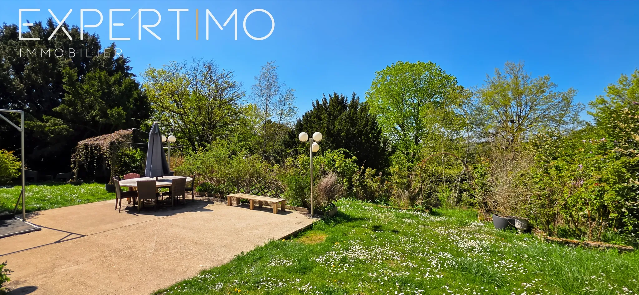 Maison d'architecte à vendre à Méréville – 5 pièces, 122 m², terrain 1699 m² dans un cadre calme 