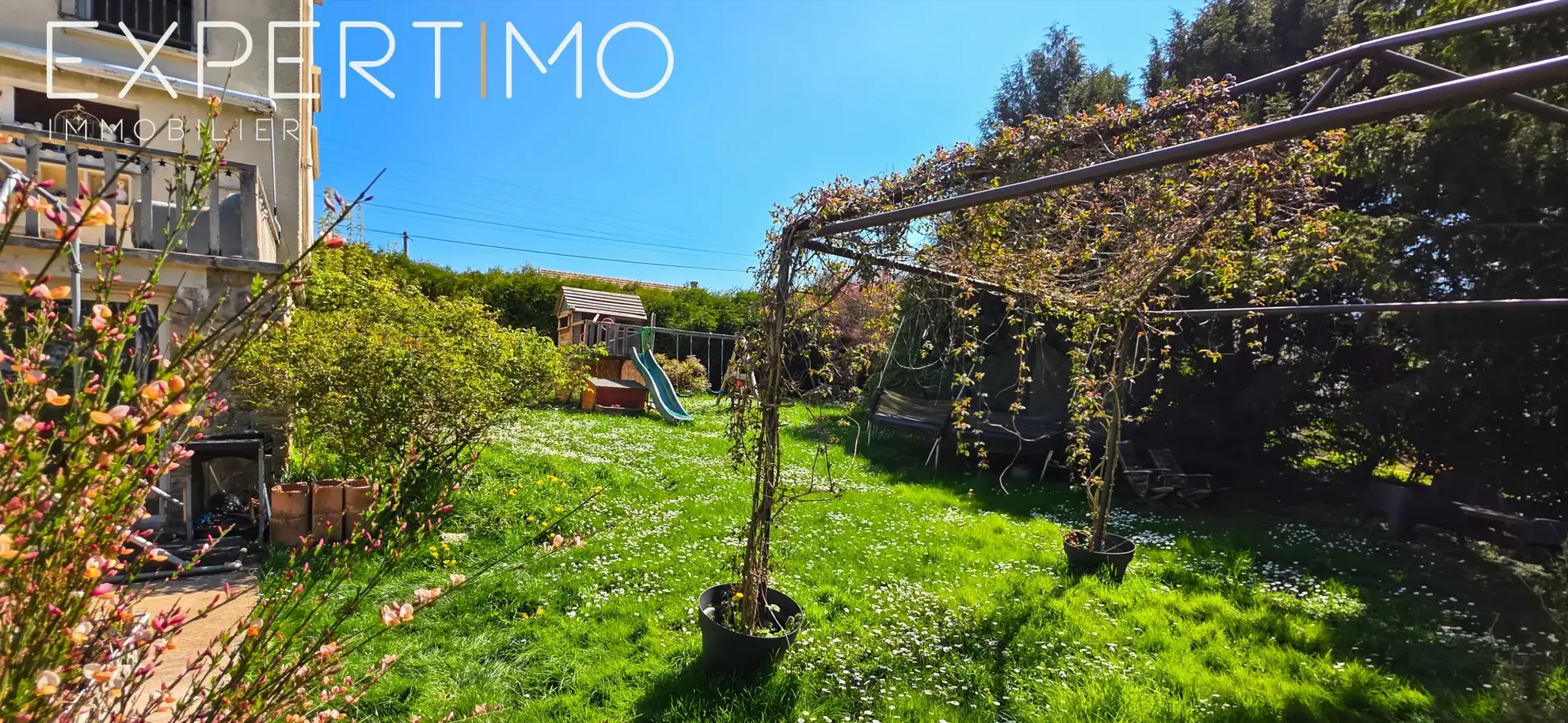 Maison d'architecte à vendre à Méréville – 5 pièces, 122 m², terrain 1699 m² dans un cadre calme 