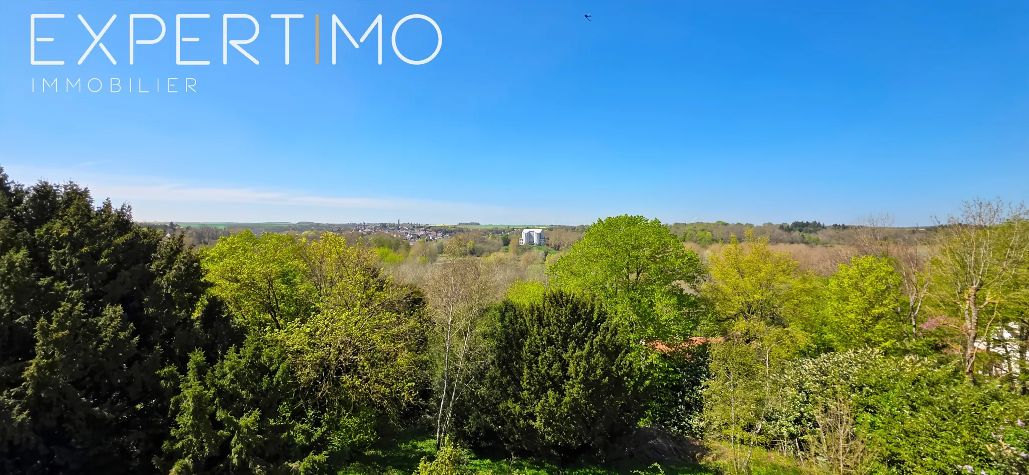 Maison d'architecte à vendre à Méréville – 5 pièces, 122 m², terrain 1699 m² dans un cadre calme 