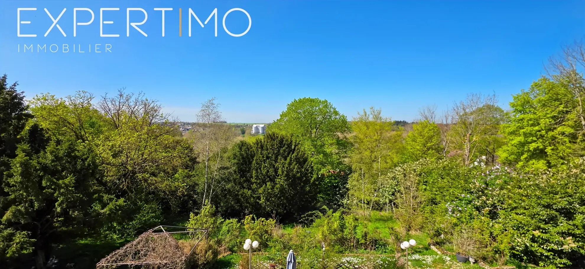 Maison d'architecte à vendre à Méréville – 5 pièces, 122 m², terrain 1699 m² dans un cadre calme 