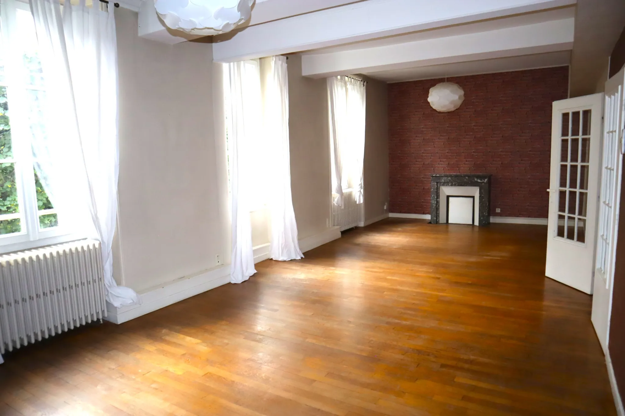 Appartement traversant lumineux et récent en plein cœur d'Autun