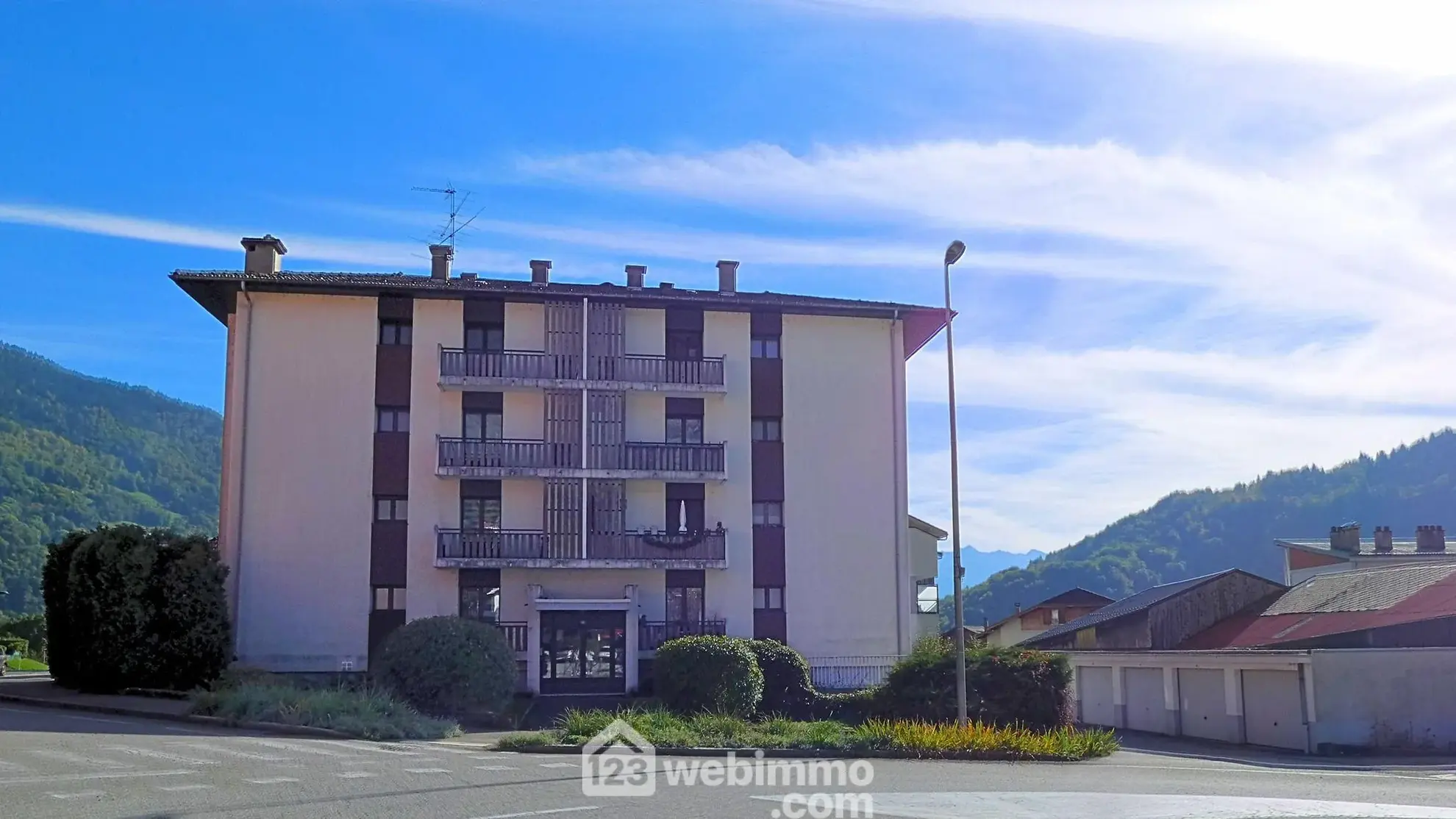 Appartement T4 à vendre à Ugine avec balcons, garage et cave 