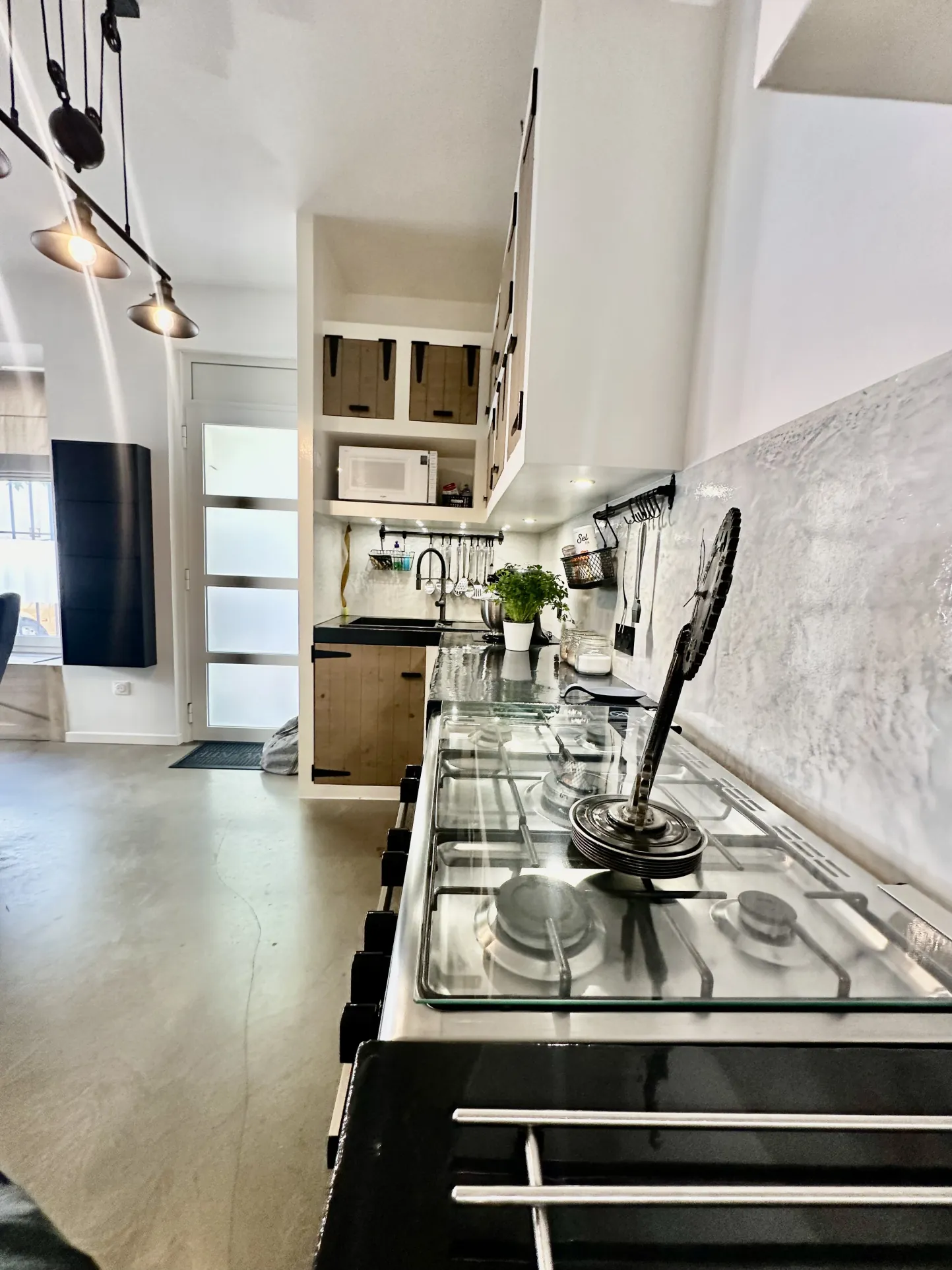 Appartement T4 rénové à Alès proche de la gare – Spacieux et moderne 