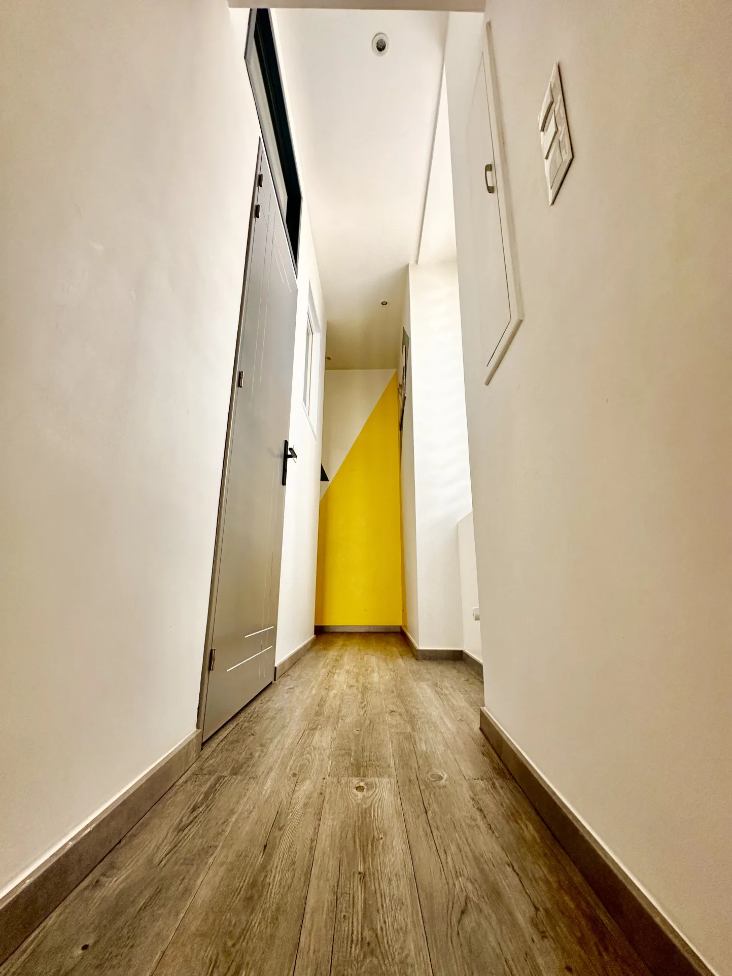 Appartement T4 rénové à Alès proche de la gare – Spacieux et moderne 