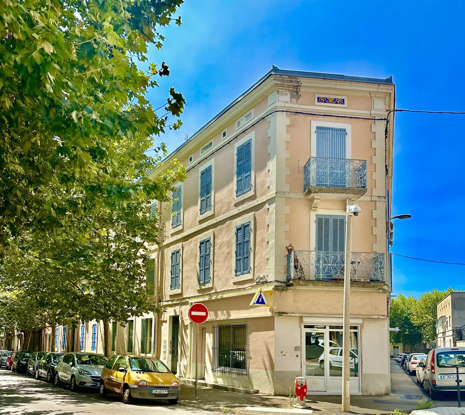 Appartement T4 rénové à Alès proche de la gare – Spacieux et moderne 
