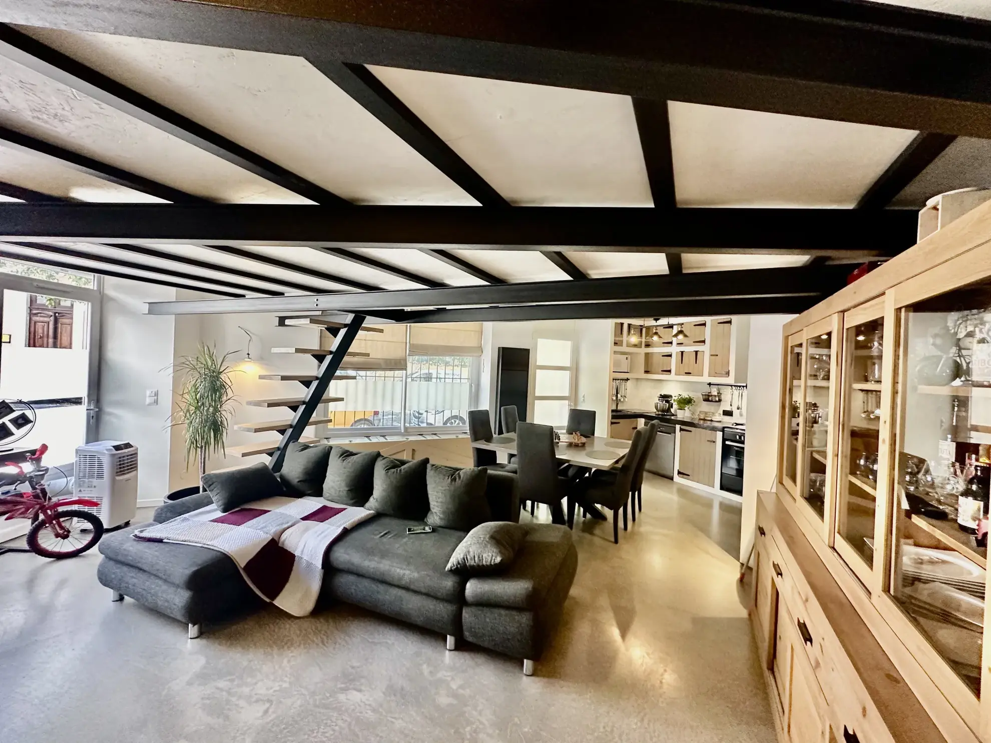 Appartement T4 rénové à Alès proche de la gare – Spacieux et moderne 