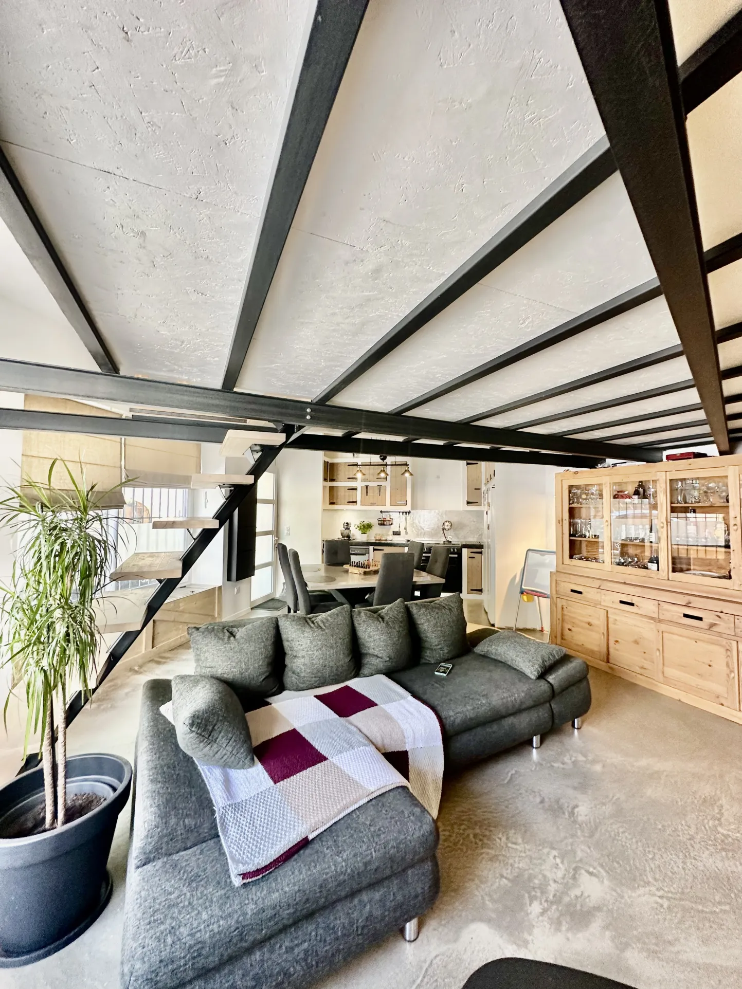 Appartement T4 rénové à Alès proche de la gare – Spacieux et moderne 