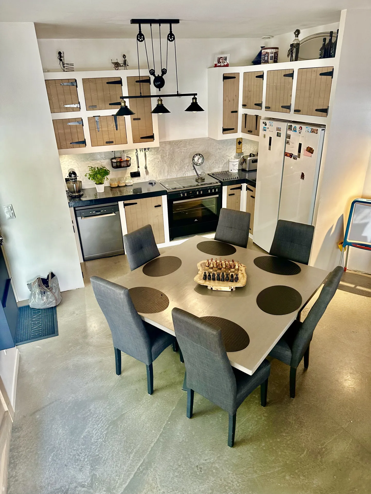 Appartement T4 rénové à Alès proche de la gare – Spacieux et moderne 