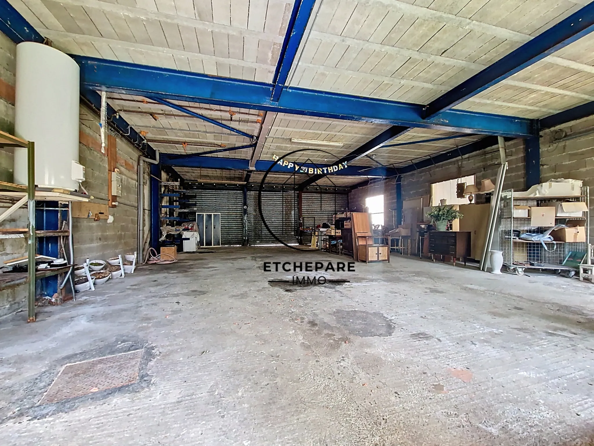 Grande maison de centre-ville à Mauléon-Licharre avec garage et terrain clôturé 