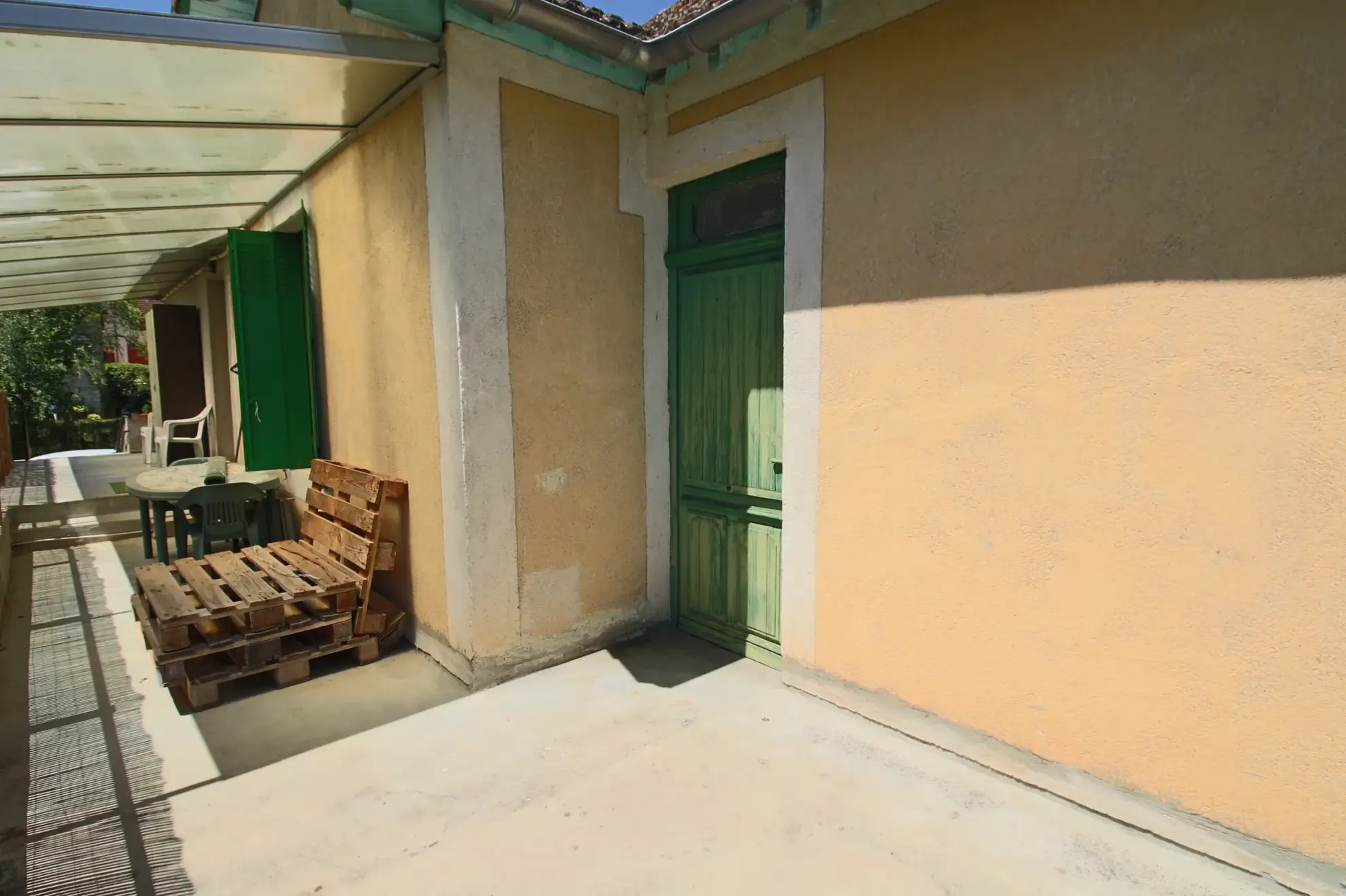 Maison en pierre à rénover avec grand jardin à Puy-l’Évêque 