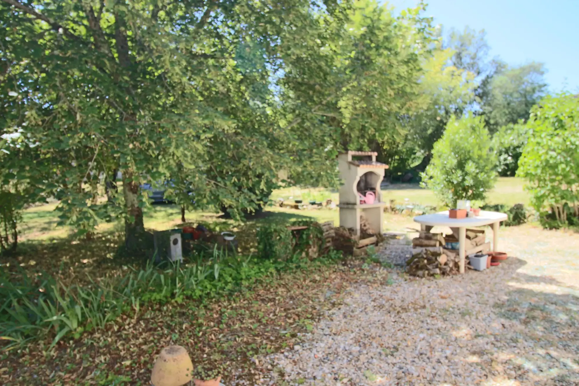 Maison en pierre à rénover avec grand jardin à Puy-l’Évêque 