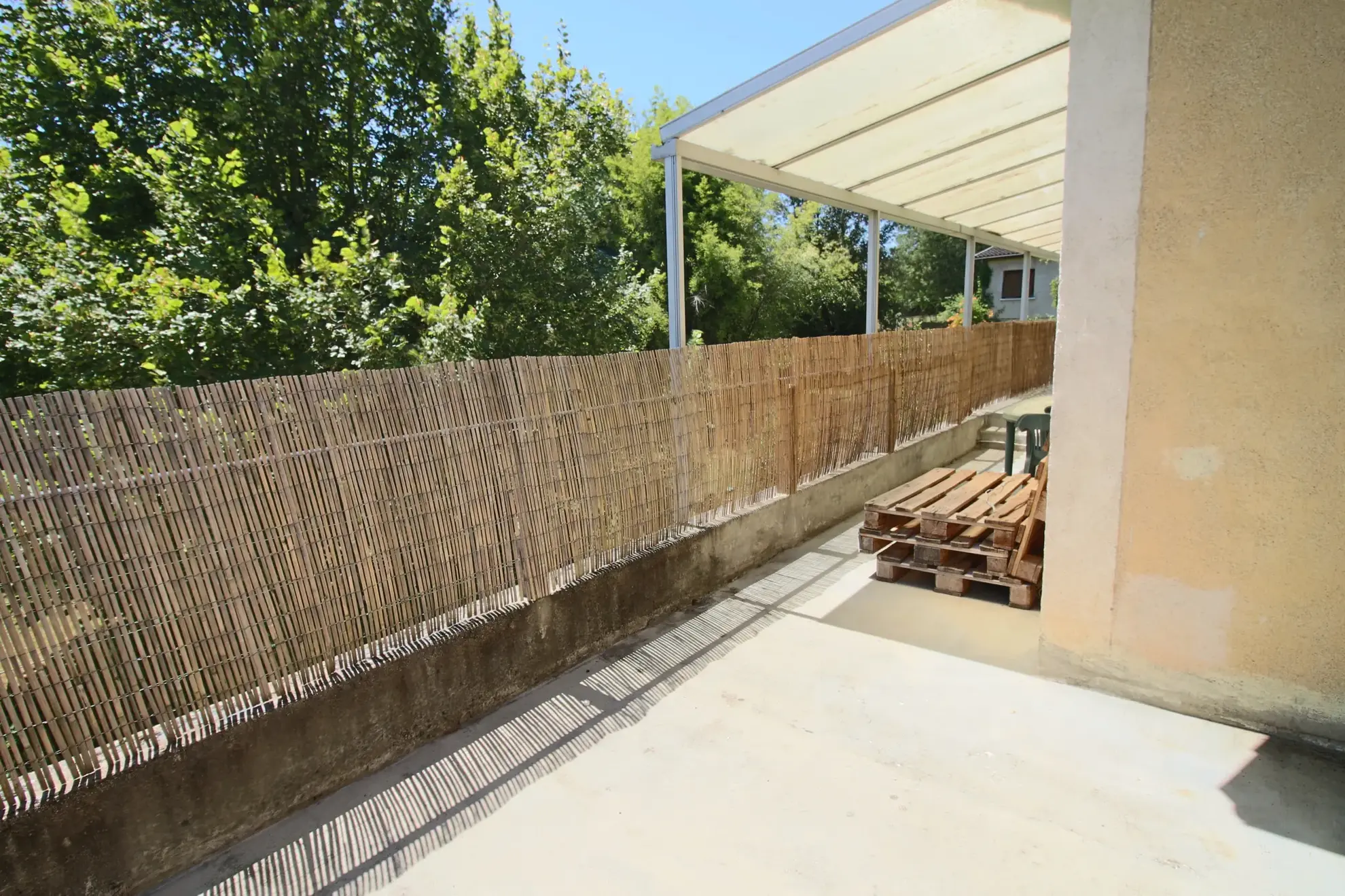 Maison en pierre à rénover avec grand jardin à Puy-l’Évêque 