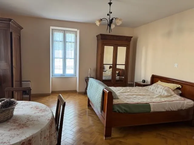 Maison à rénover avec grand terrain à Saint Jean d'Hermine - Opportunité d'investissement 