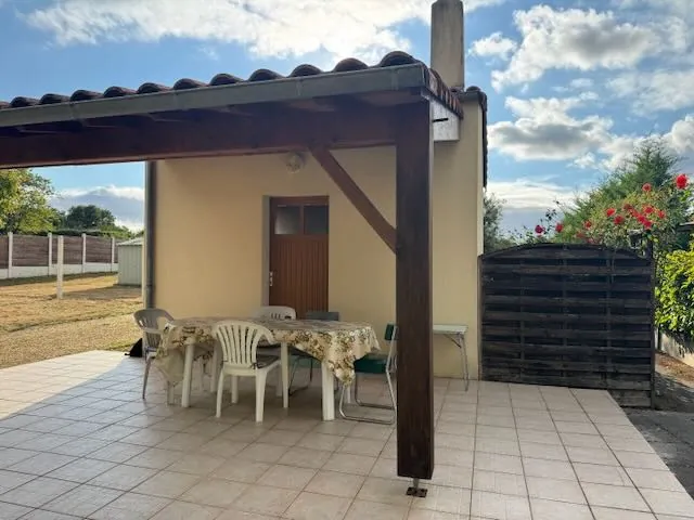 Maison à rénover avec grand terrain à Saint Jean d'Hermine - Opportunité d'investissement 