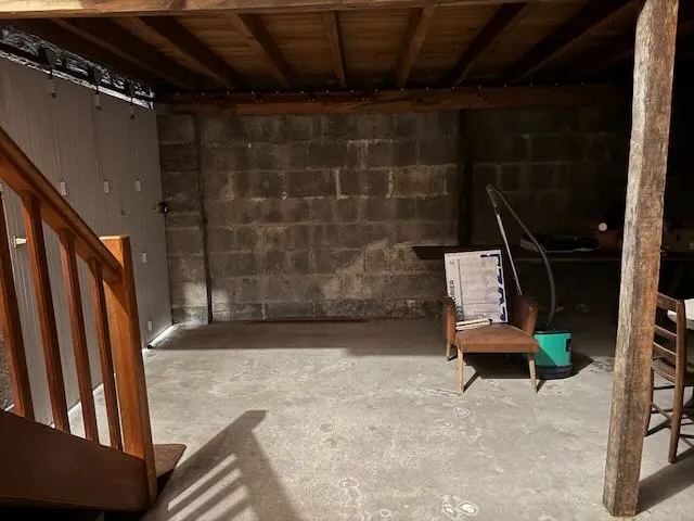 Maison à rénover avec grand terrain à Saint Jean d'Hermine - Opportunité d'investissement 