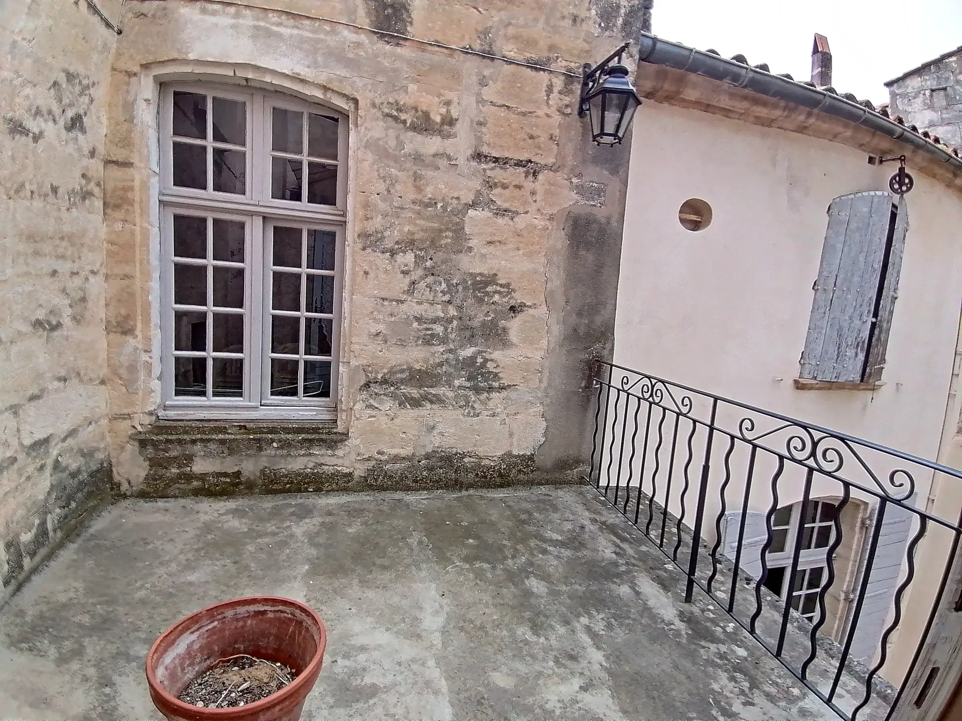 Belle maison de maître à rénover à Beaucaire - Opportunité unique 