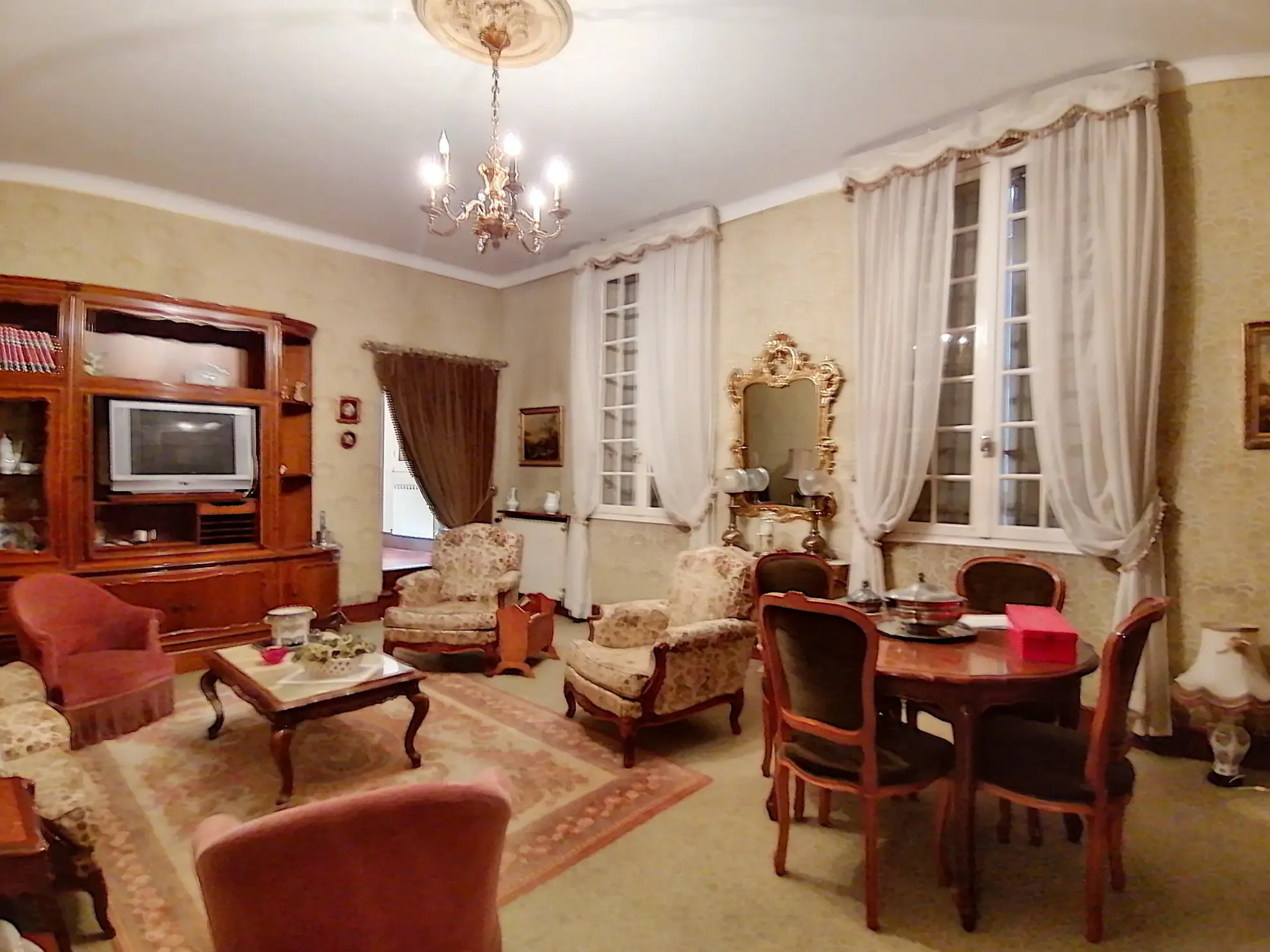 Belle maison de maître à rénover à Beaucaire - Opportunité unique 