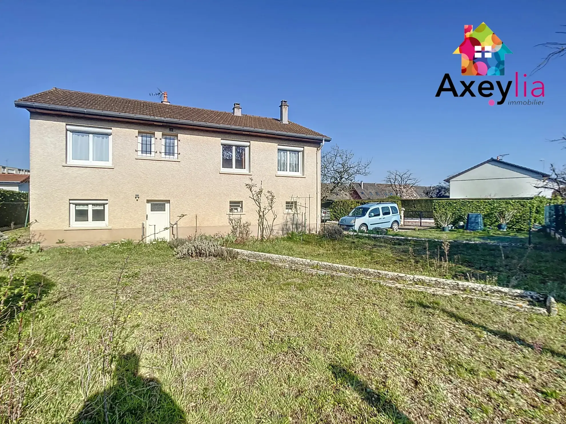 Maison à vendre à Mably avec jardin, garage et 2 chambres, secteur calme 