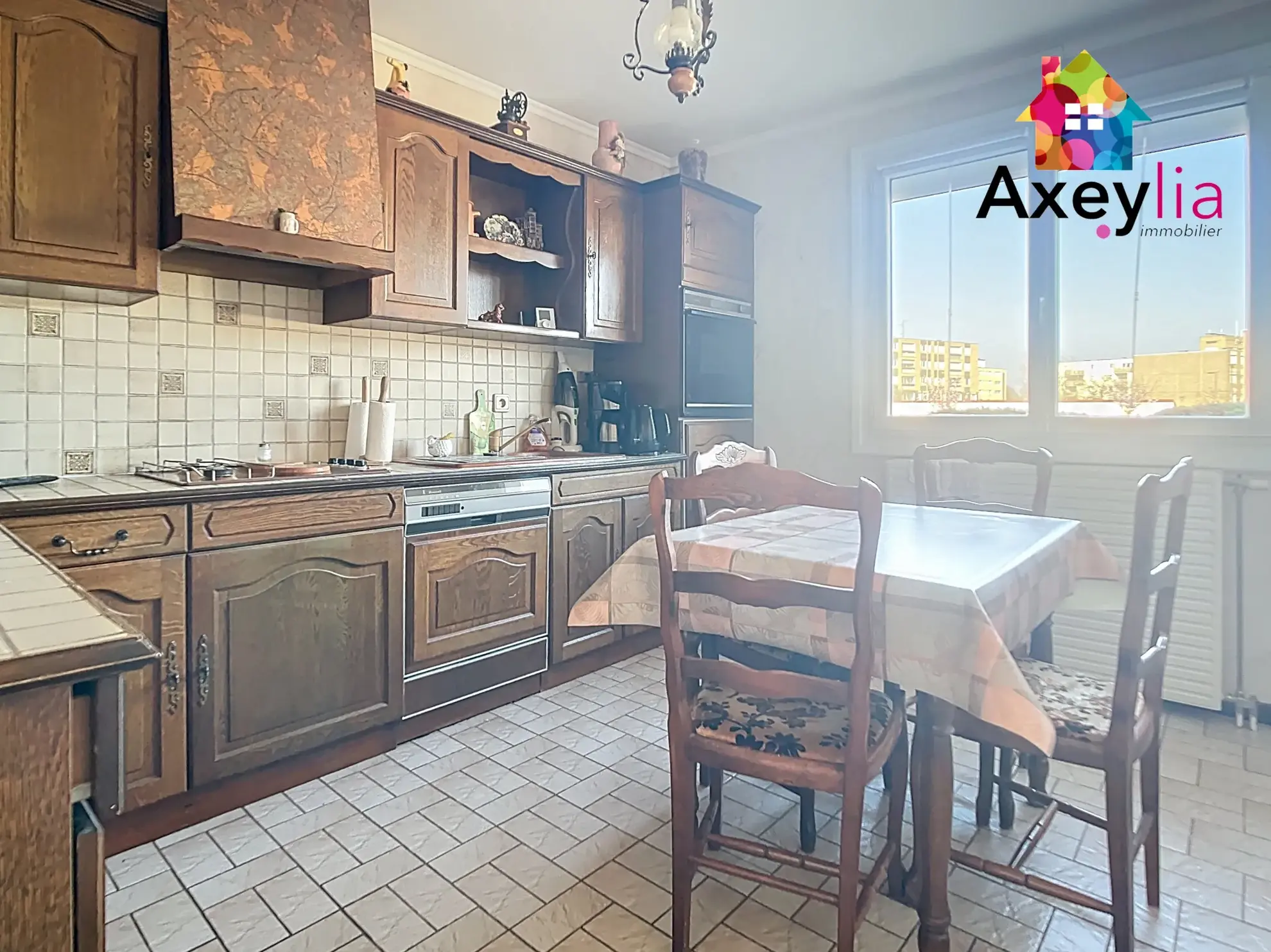 Maison à vendre à Mably avec jardin, garage et 2 chambres, secteur calme 