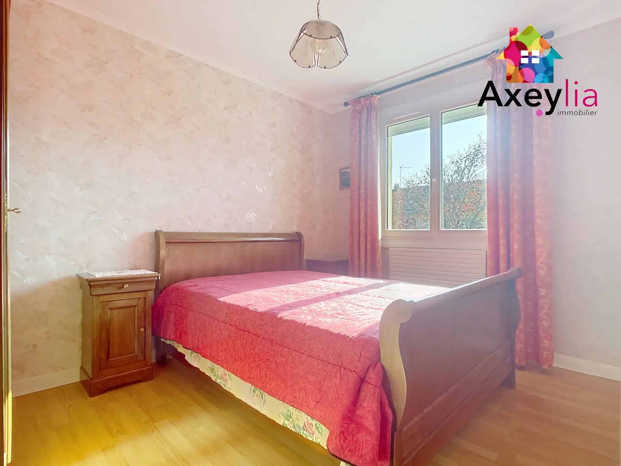 Maison à vendre à Mably avec jardin, garage et 2 chambres, secteur calme 