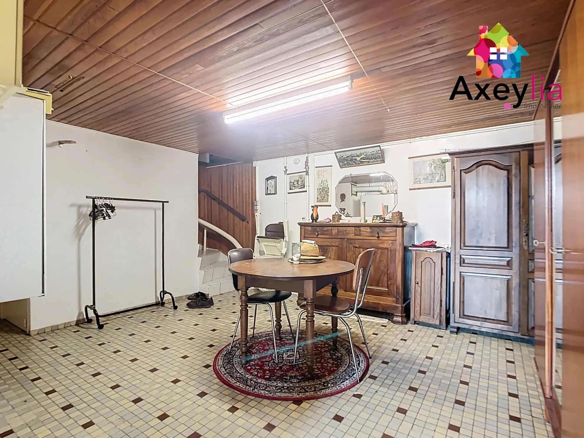 Maison à vendre à Mably avec jardin, garage et 2 chambres, secteur calme 