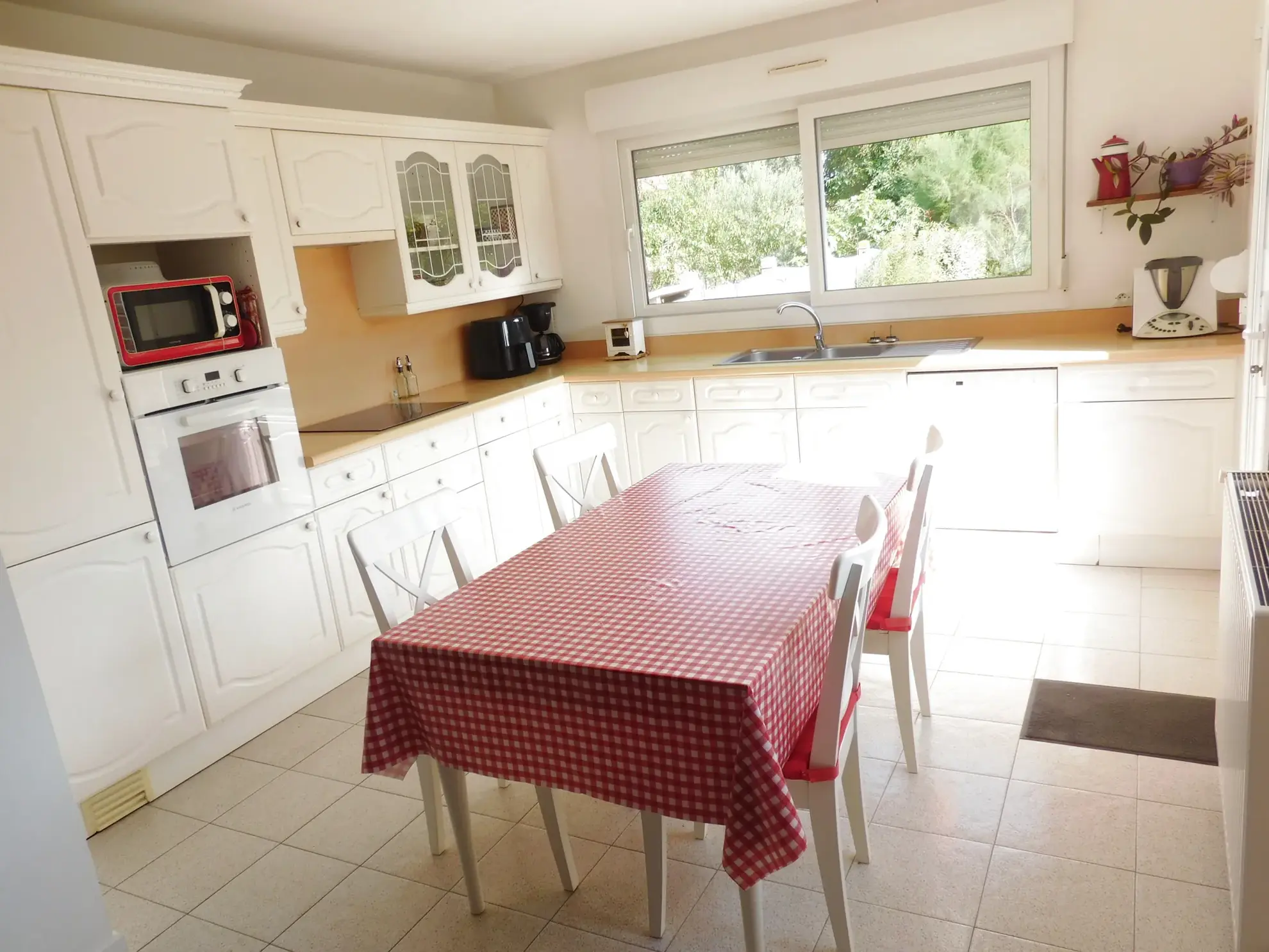 Maison individuelle rénovée à Henin Beaumont avec garage et parking - Proche Zone commerciale 