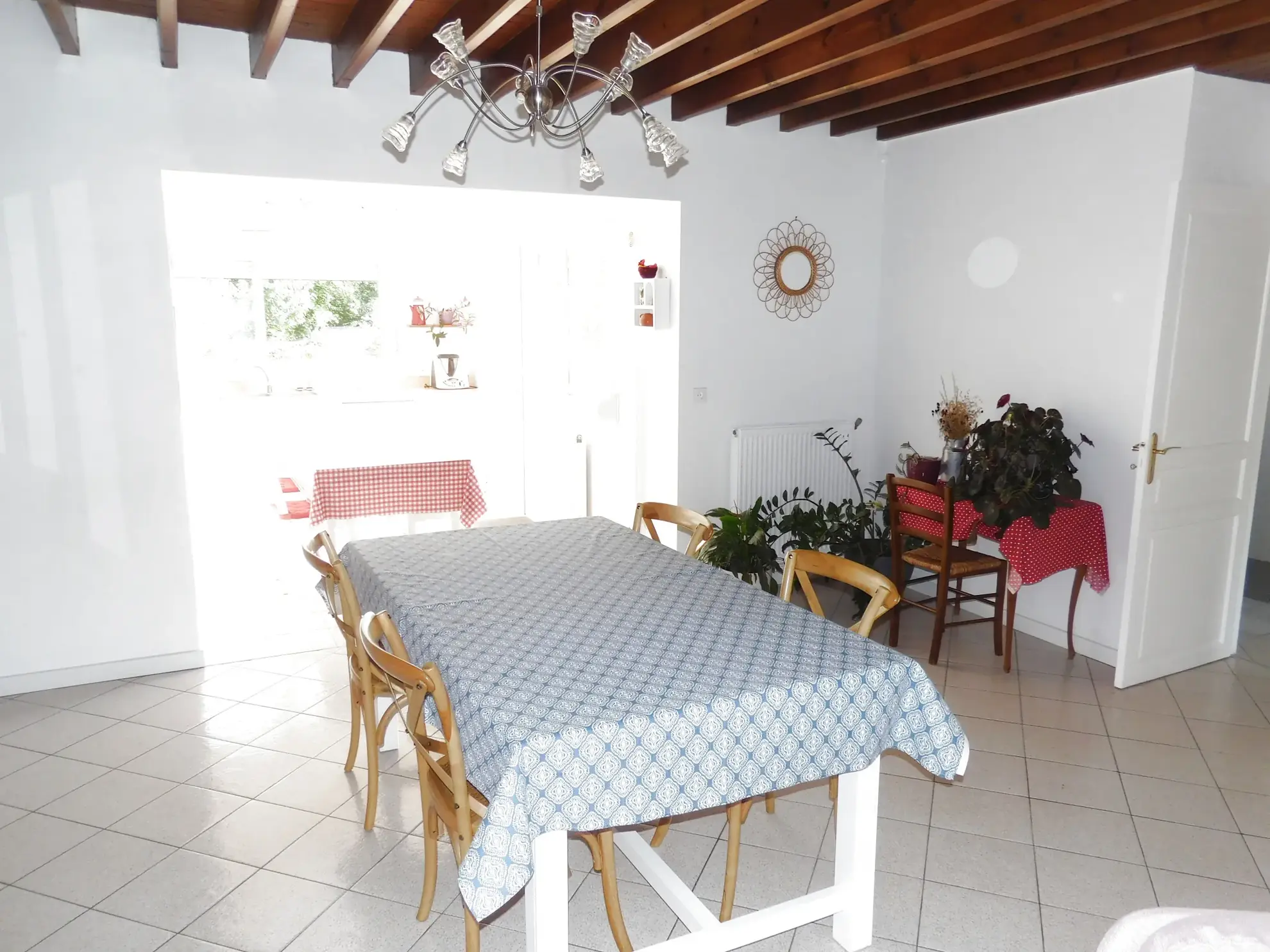 Maison individuelle rénovée à Henin Beaumont avec garage et parking - Proche Zone commerciale 