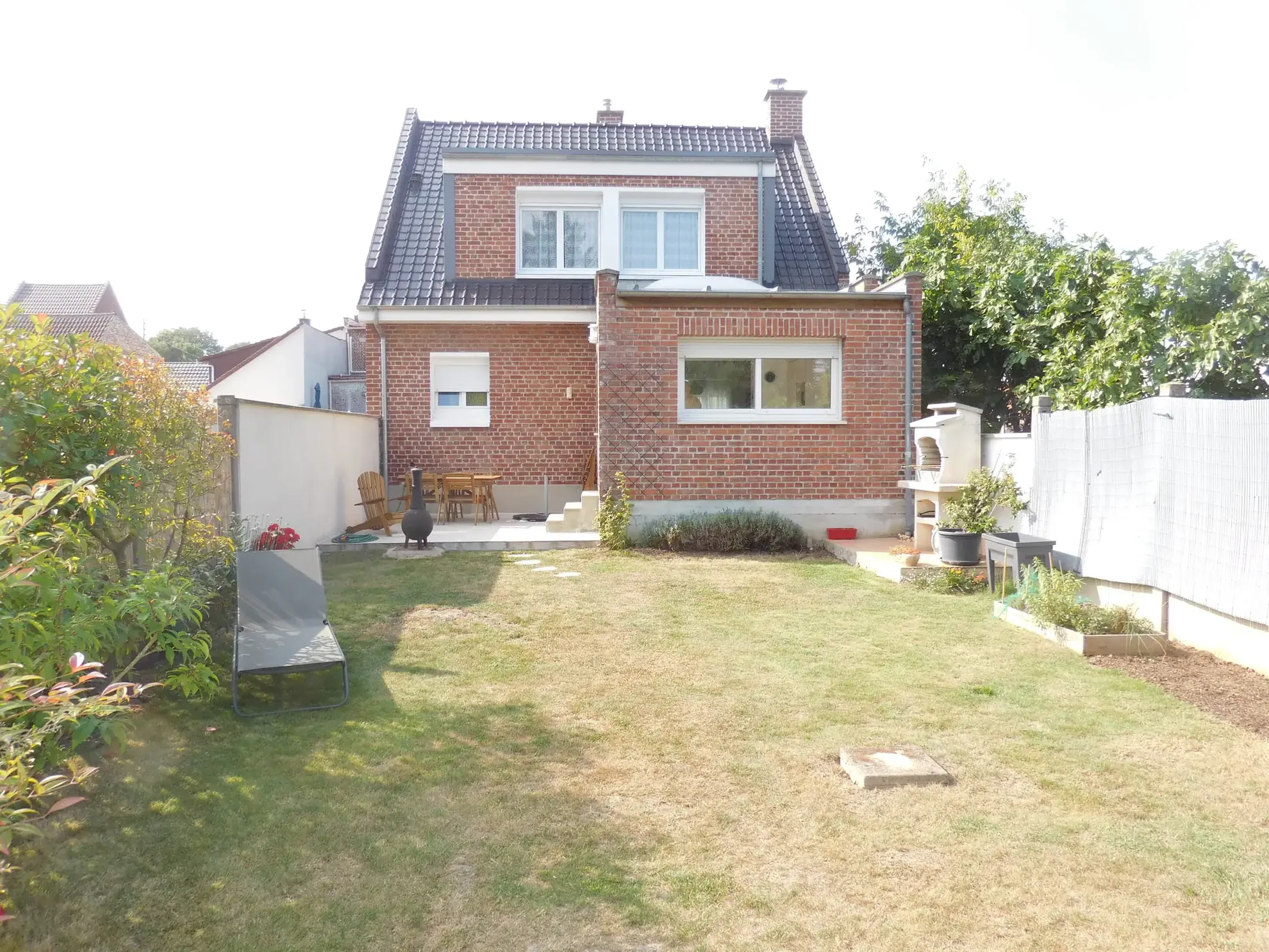 Maison individuelle rénovée à Henin Beaumont avec garage et parking - Proche Zone commerciale